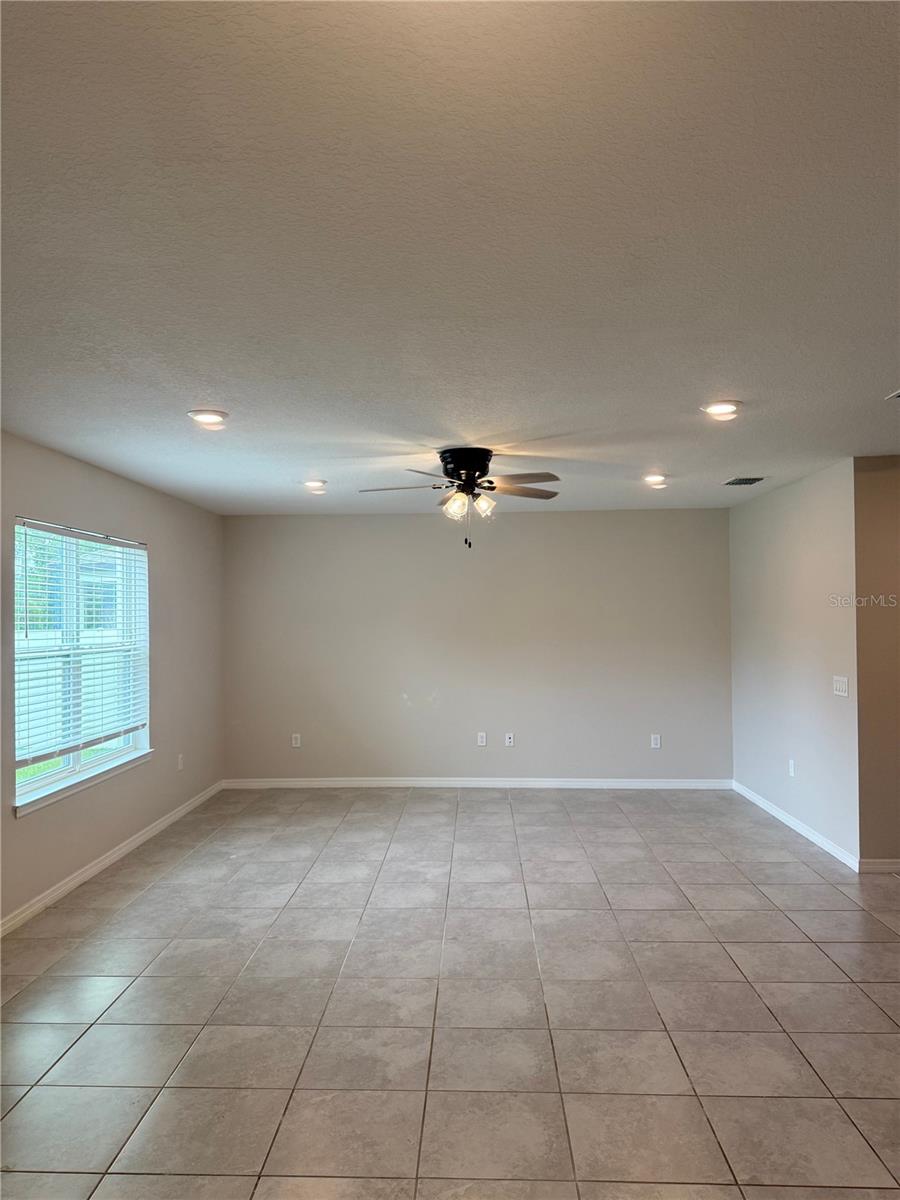 ESTATES/LK FLORENCE - Residential Lease
