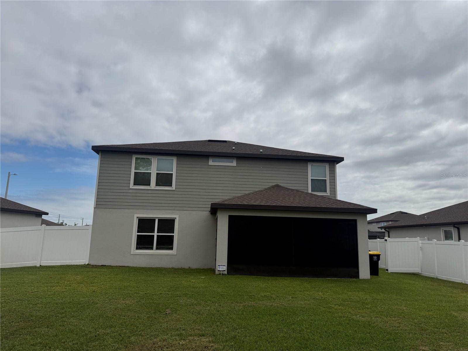 ESTATES/LK FLORENCE - Residential Lease