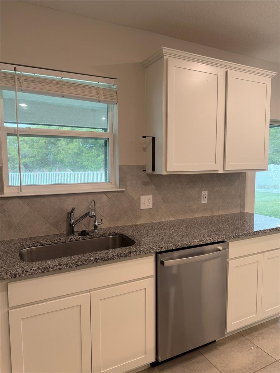 ESTATES/LK FLORENCE - Residential Lease