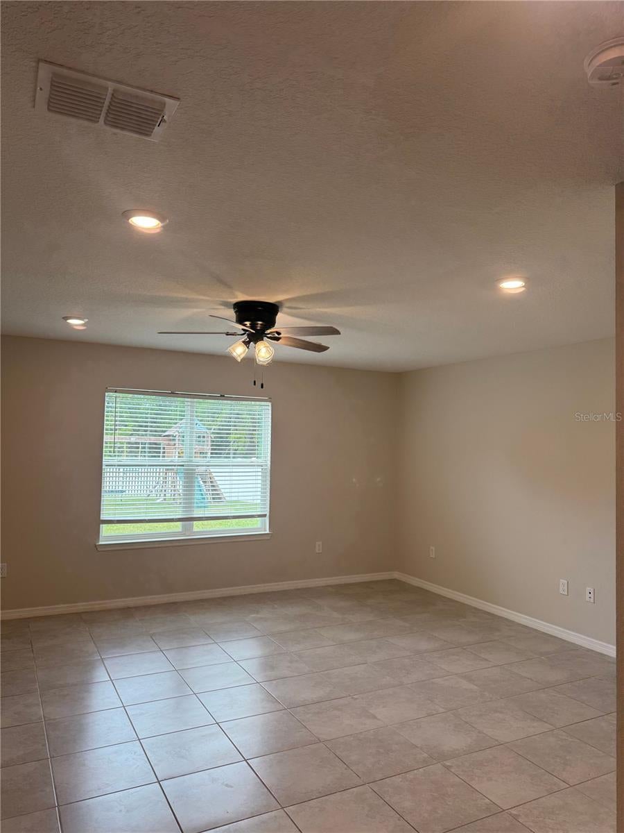 ESTATES/LK FLORENCE - Residential Lease