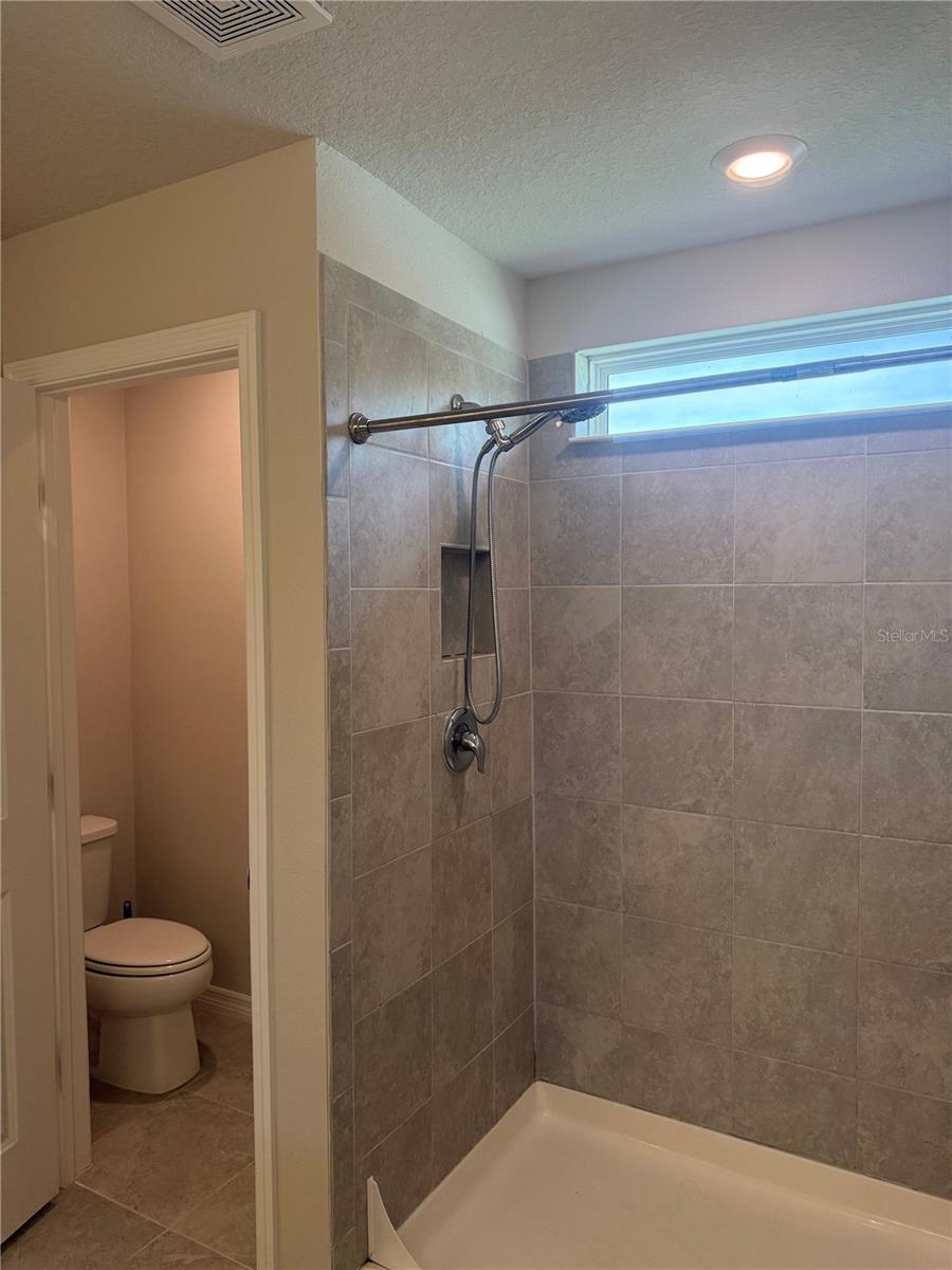 ESTATES/LK FLORENCE - Residential Lease