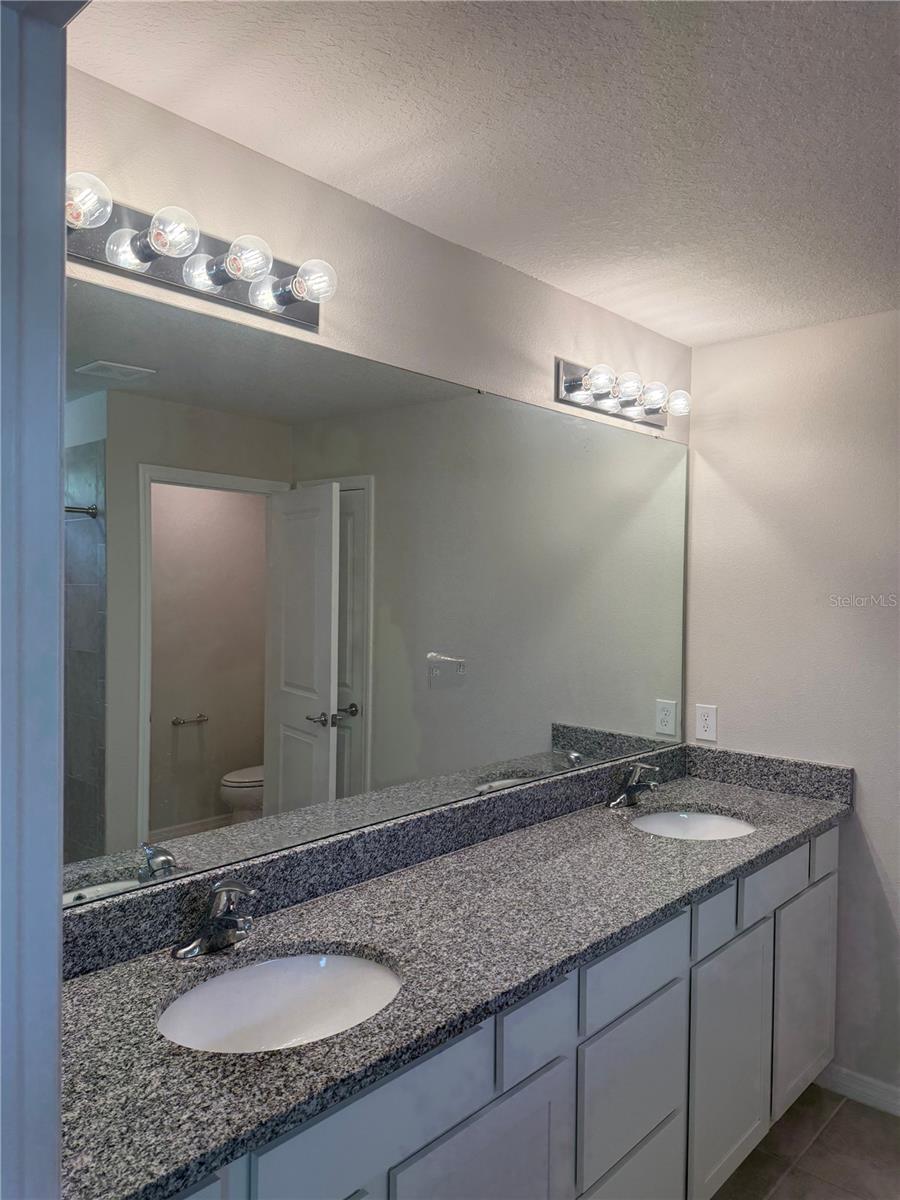 ESTATES/LK FLORENCE - Residential Lease