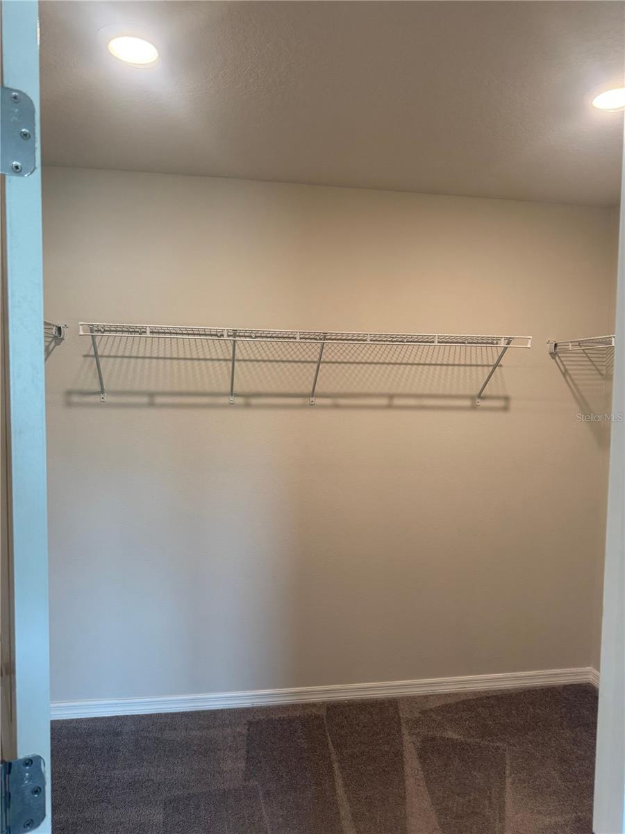 ESTATES/LK FLORENCE - Residential Lease