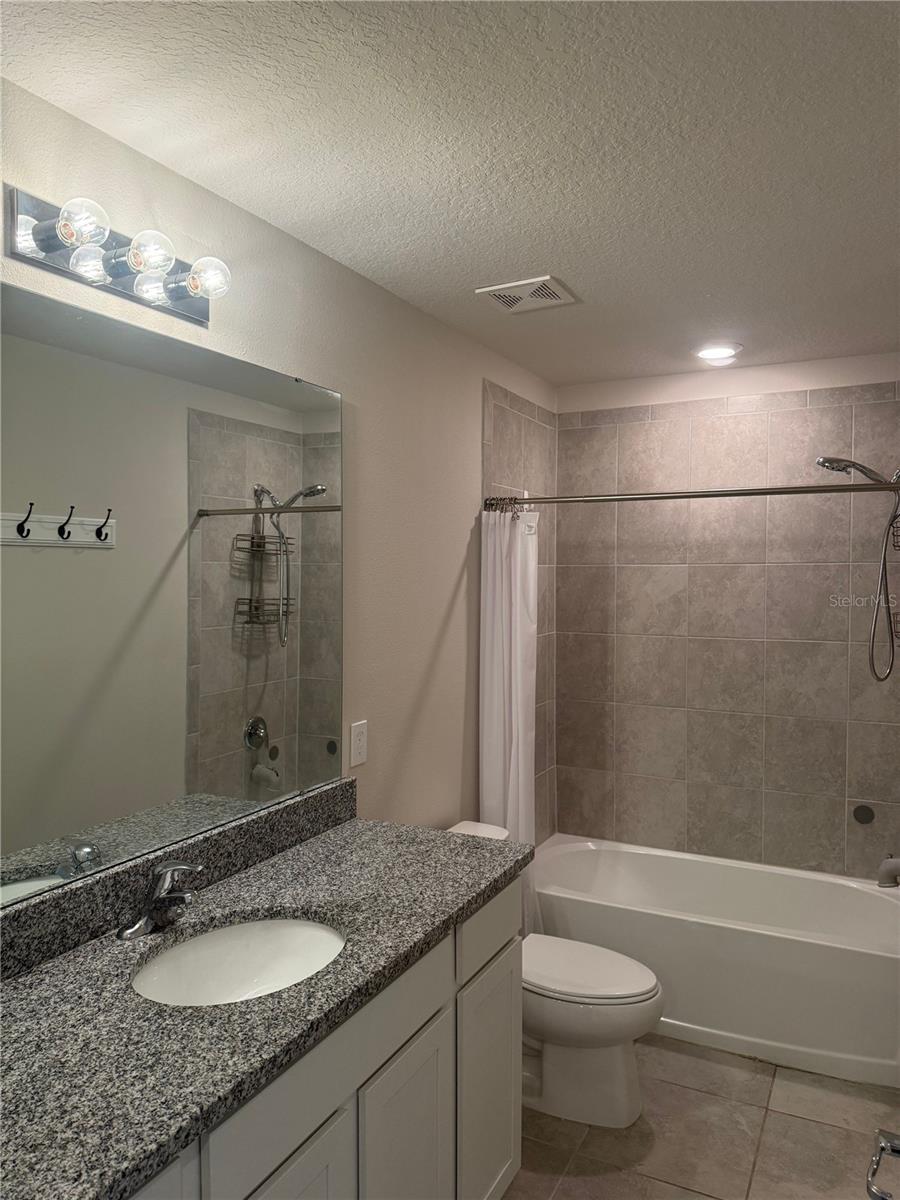ESTATES/LK FLORENCE - Residential Lease