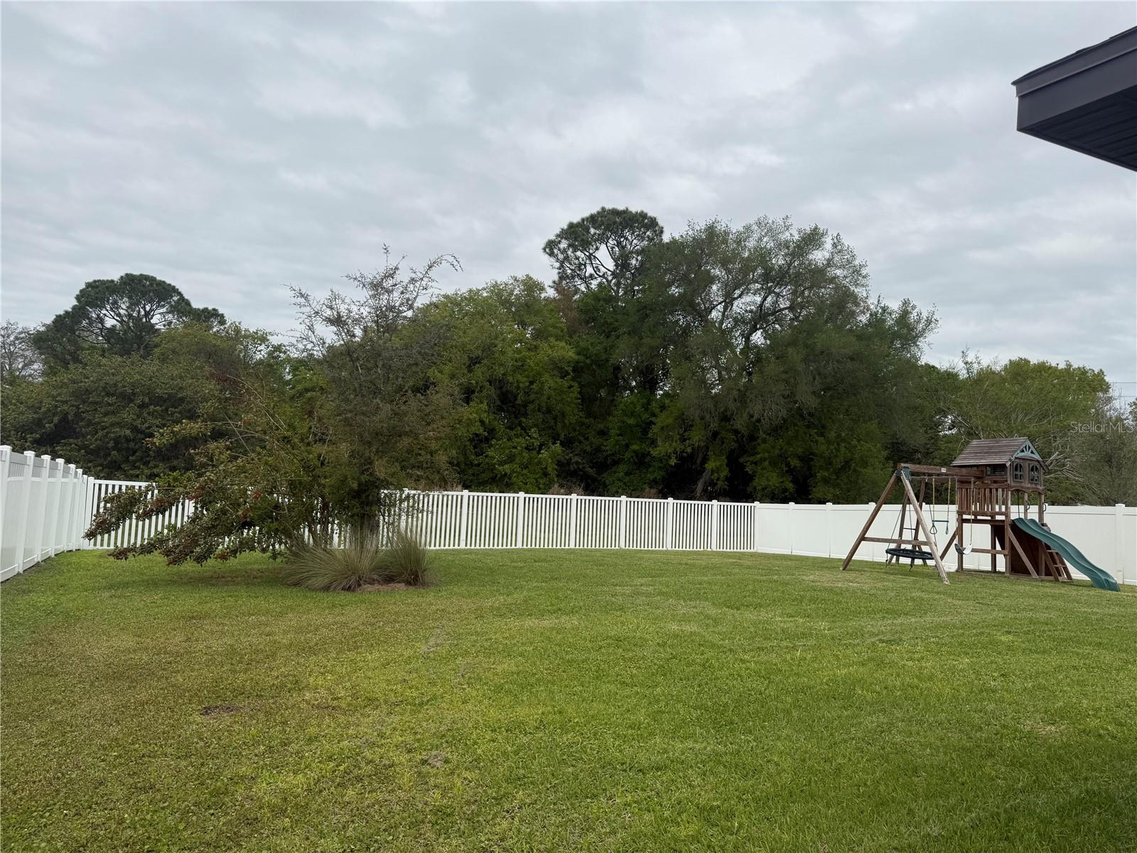 ESTATES/LK FLORENCE - Residential Lease