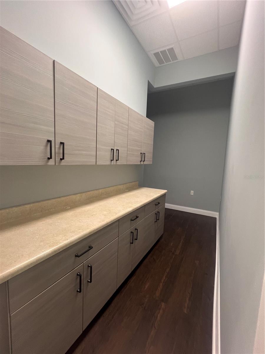 STARPOINTE SERVICE CENTER - Commercial Lease