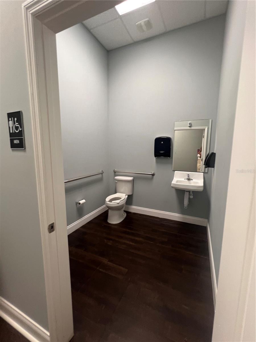 STARPOINTE SERVICE CENTER - Commercial Lease