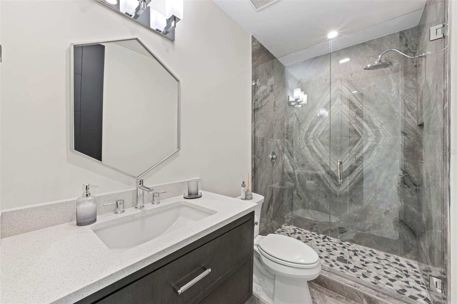 HOLMES BEACH 34TH UNIT REP - Residential