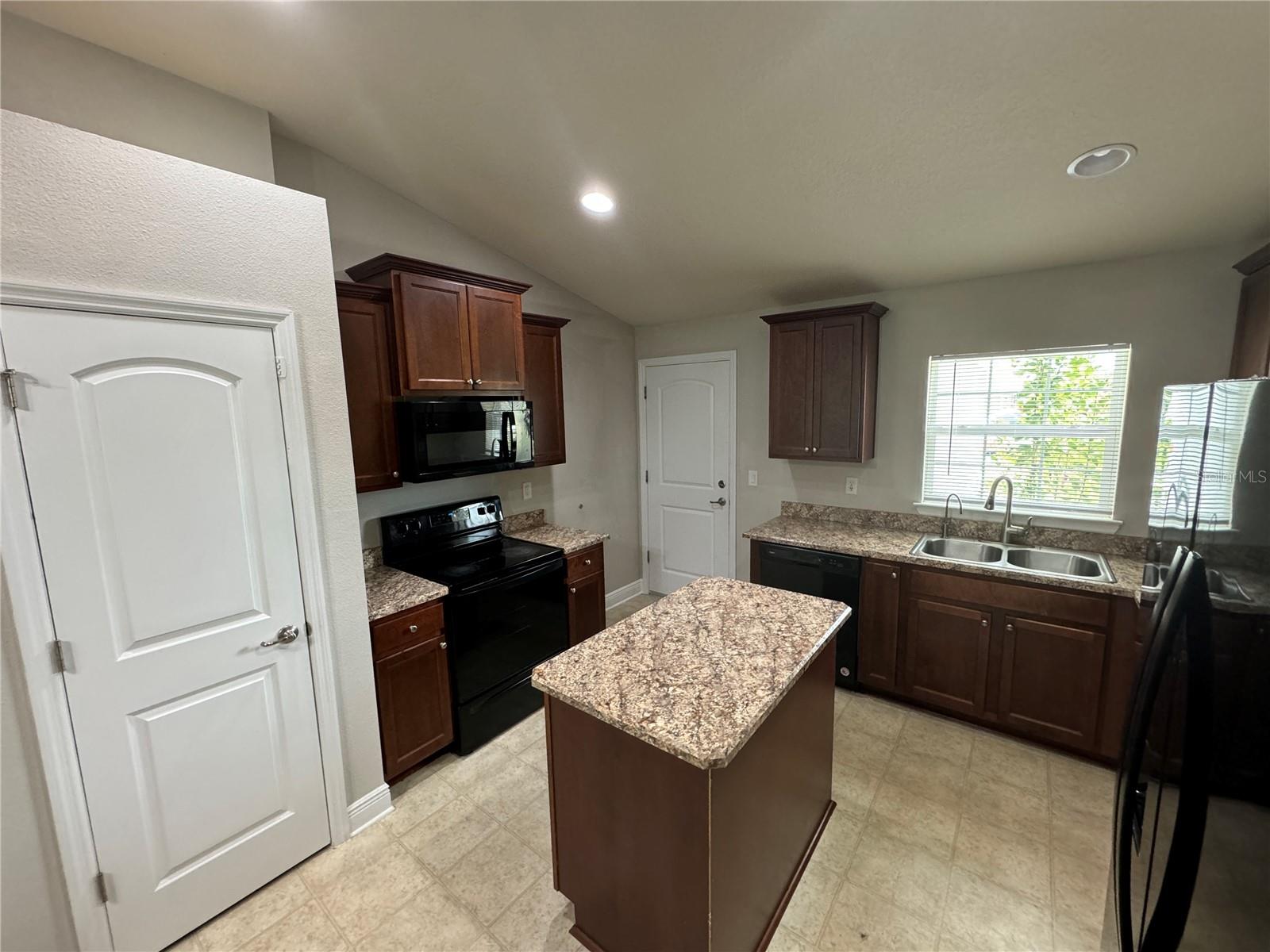 33813 EMERALD POND LOOP