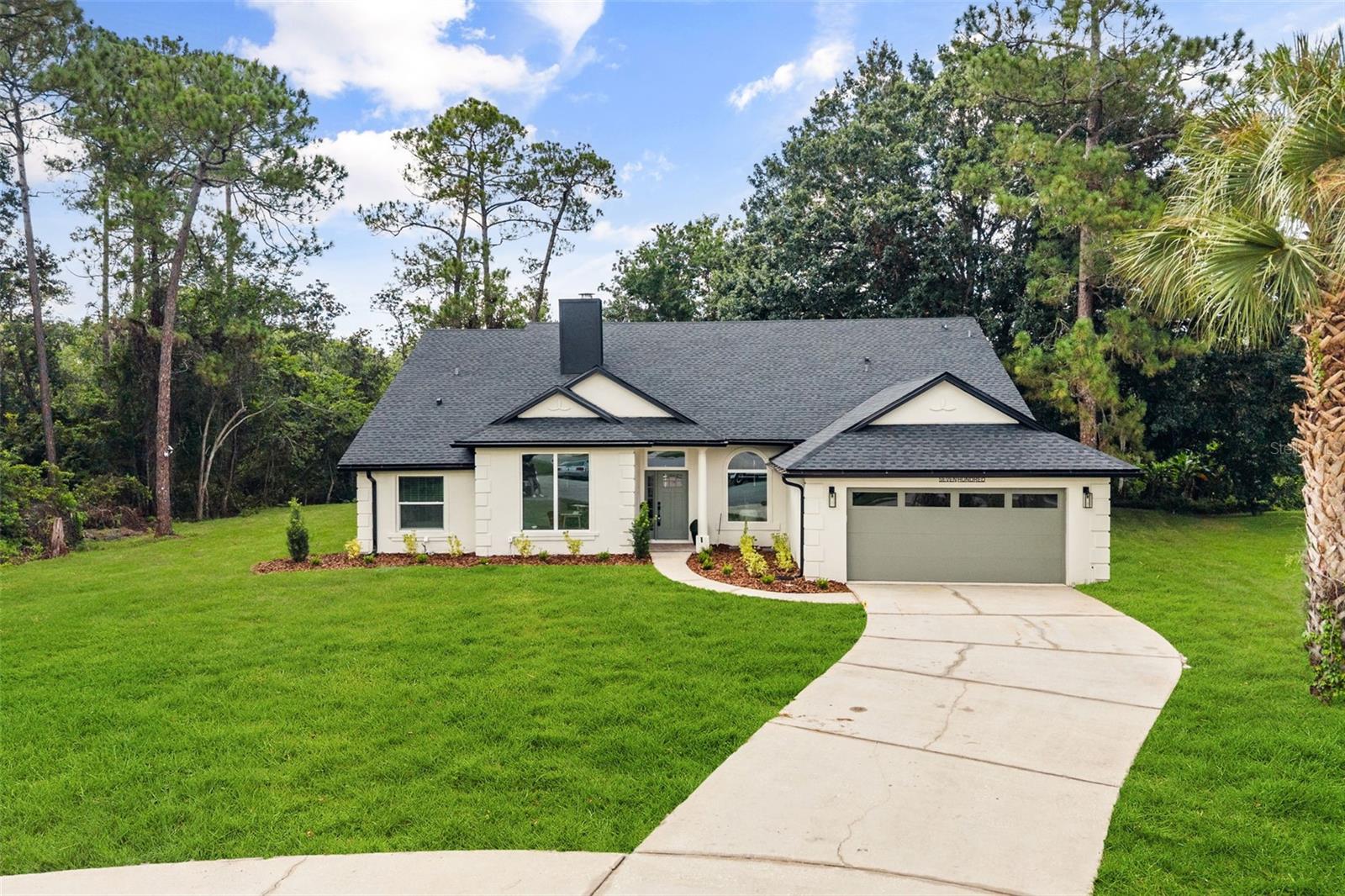 700 W PINEWOOD COURT