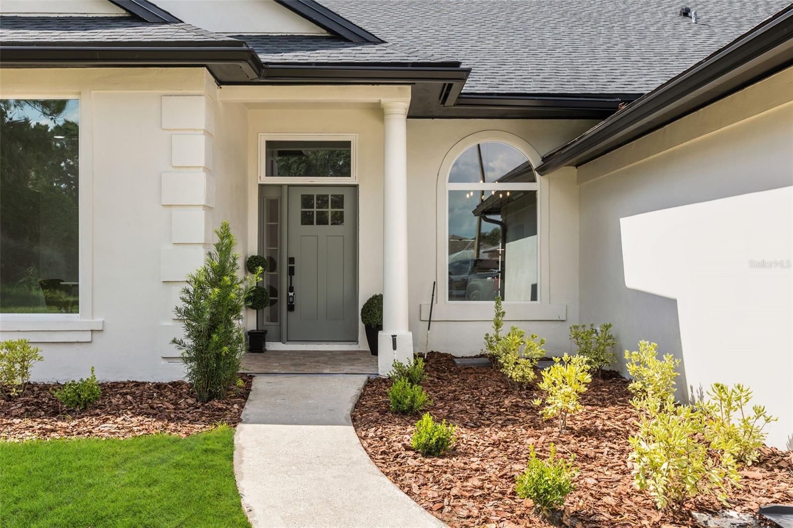 700 W PINEWOOD COURT