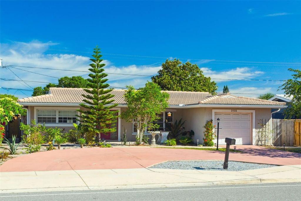 Photo of 2132 Greenbriar Boulevard, Clearwater, FL 33763 (MLS # TB8509507)