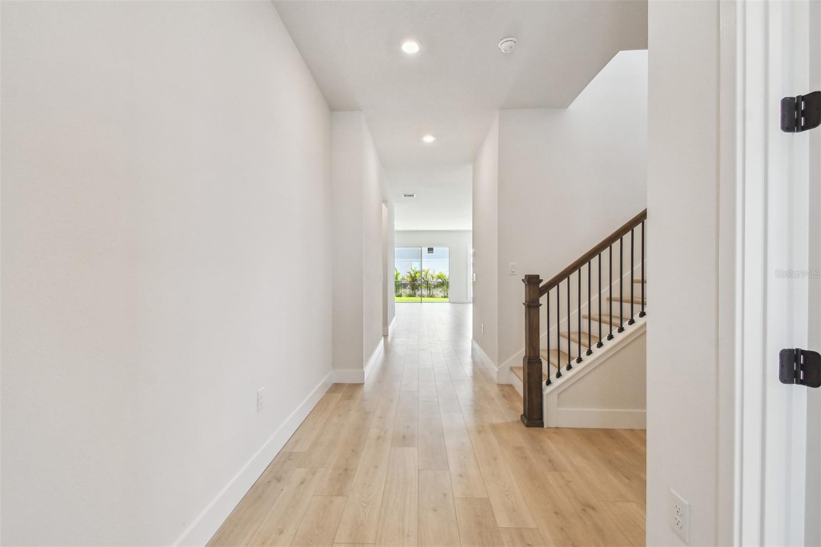 1586 RUNNING TIDE PLACE