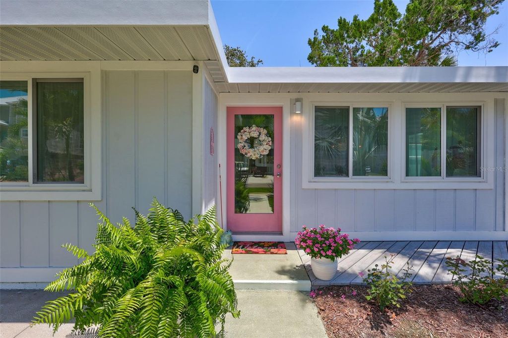 Photo of 643 Calle Del Otono, Sarasota, FL 34242 (MLS # A4653312)