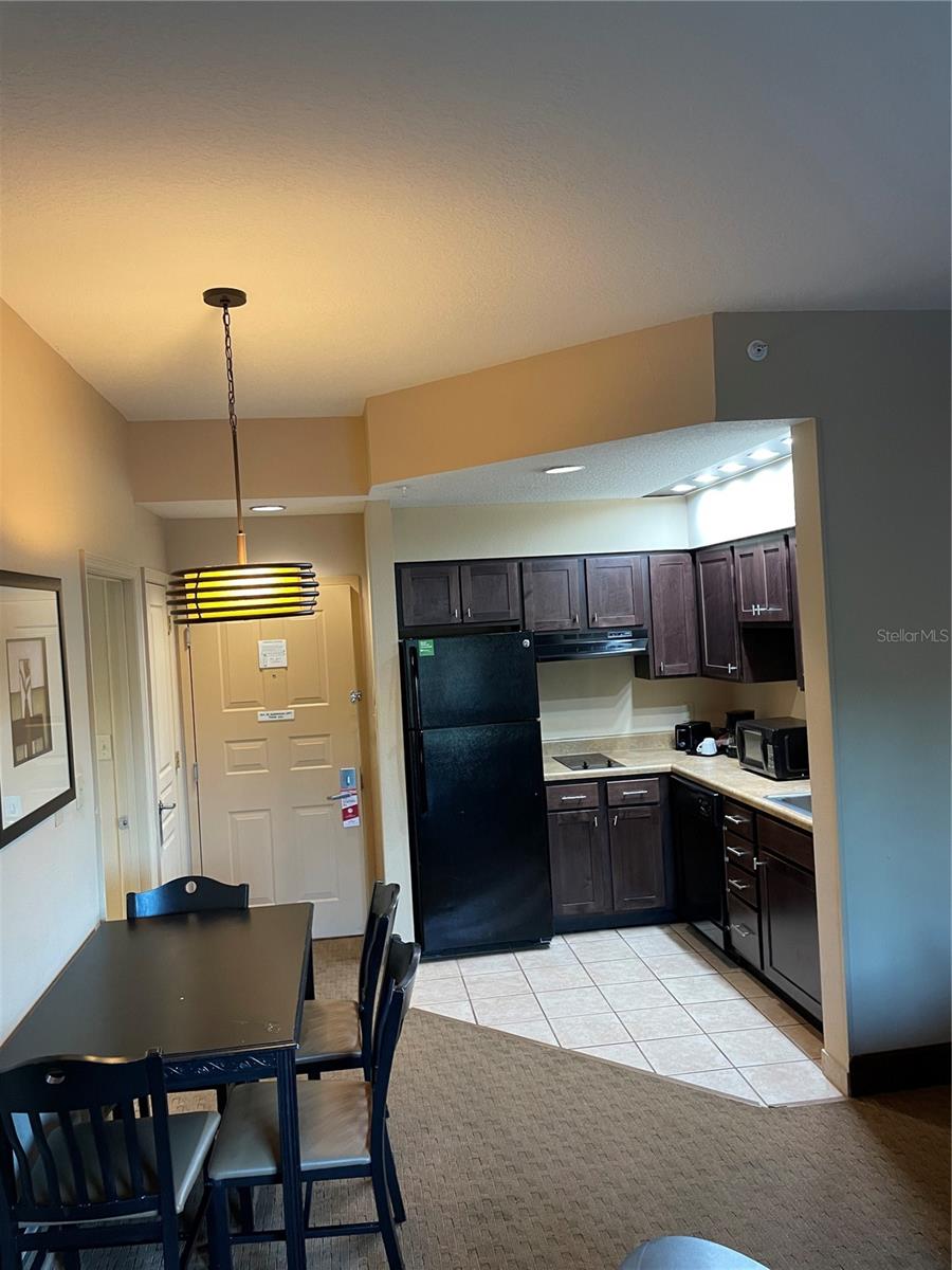 8303 RESIDENCE - Residential