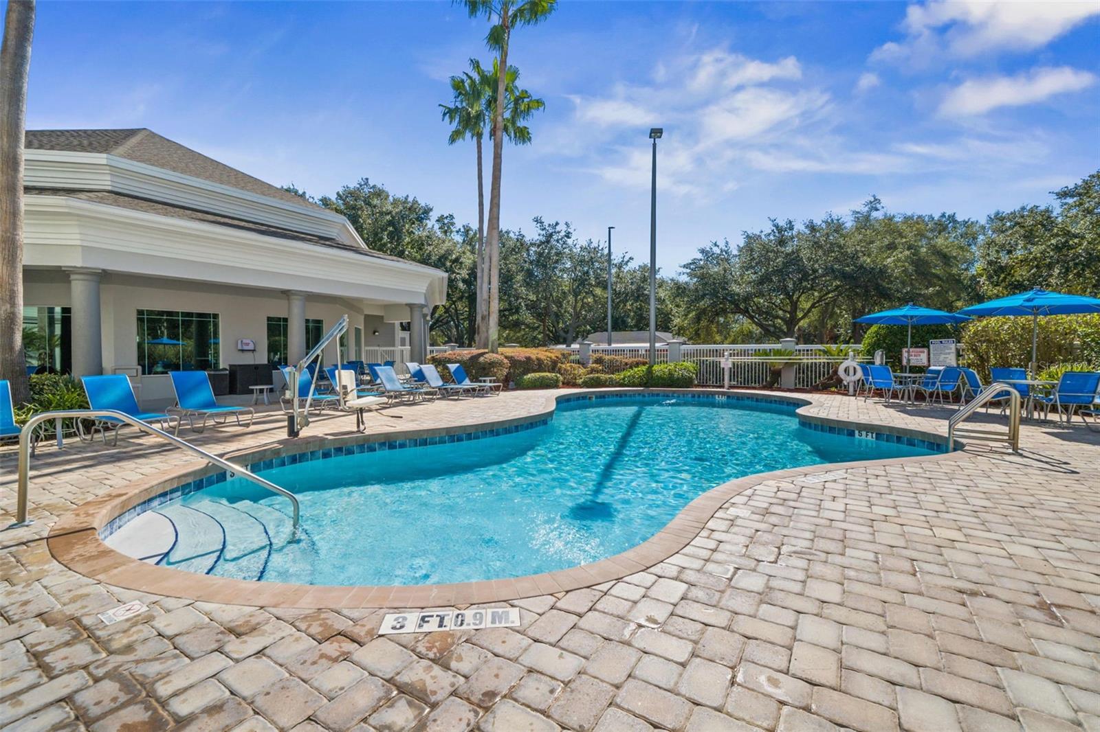 8303 RESIDENCE - Residential