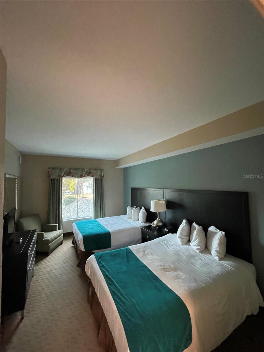 8303 RESIDENCE - Residential