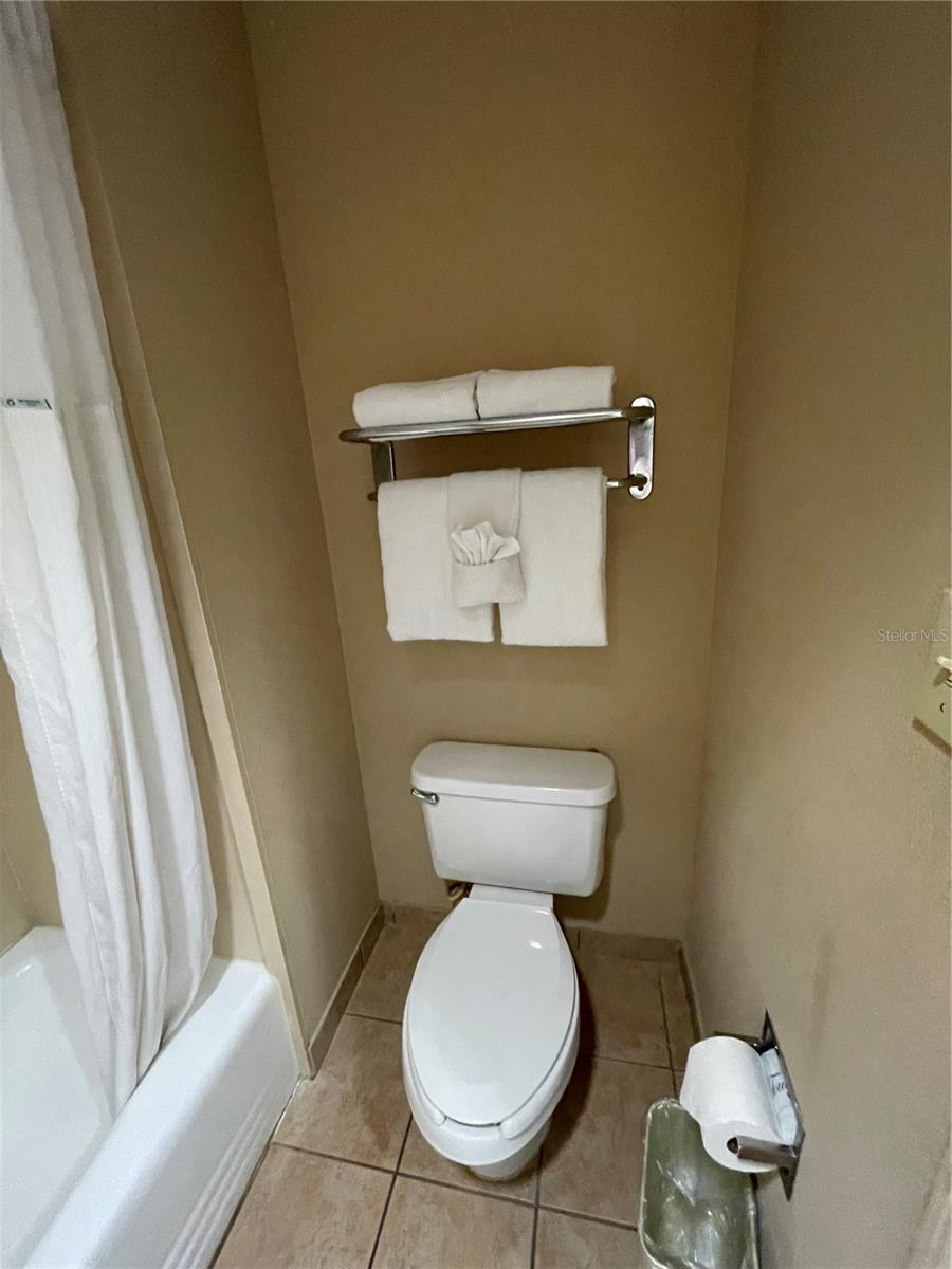 8303 RESIDENCE - Residential