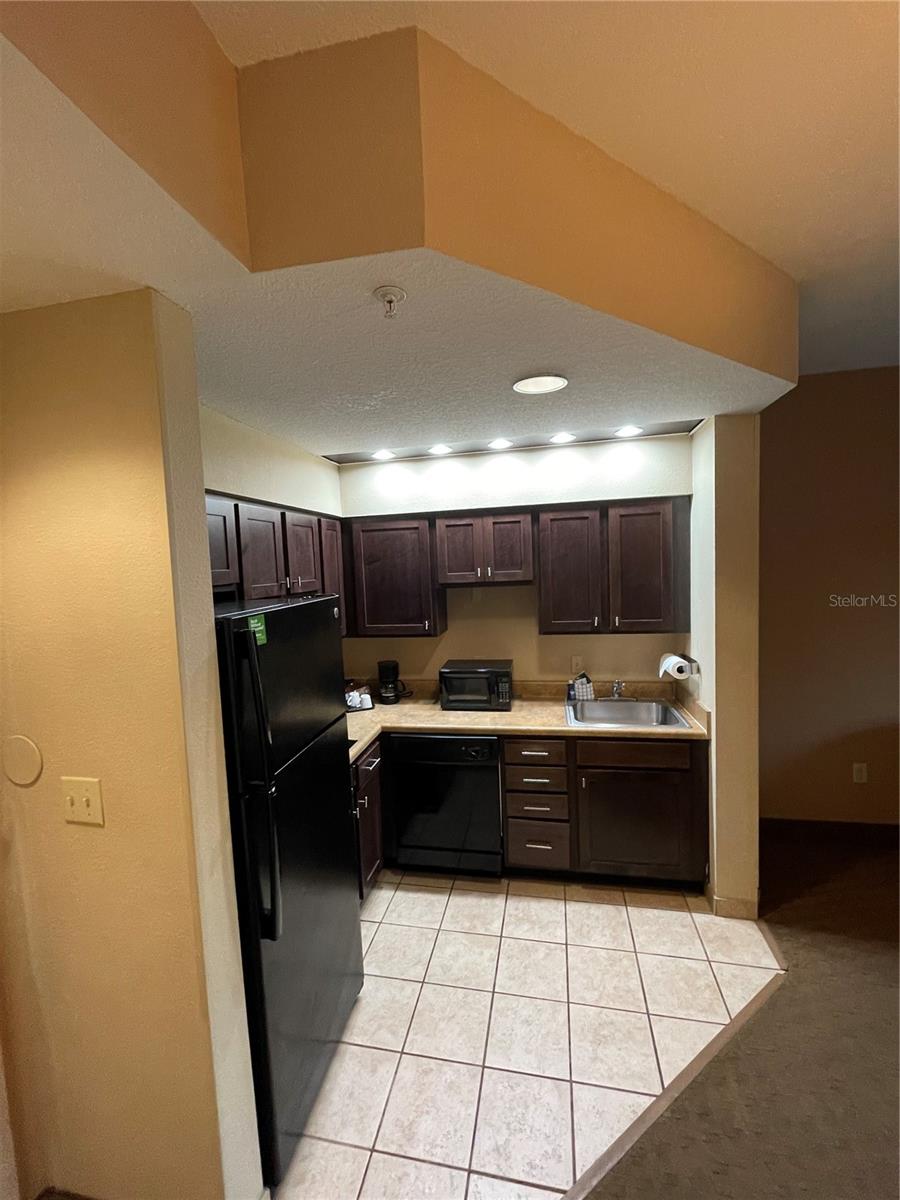 8303 RESIDENCE - Residential