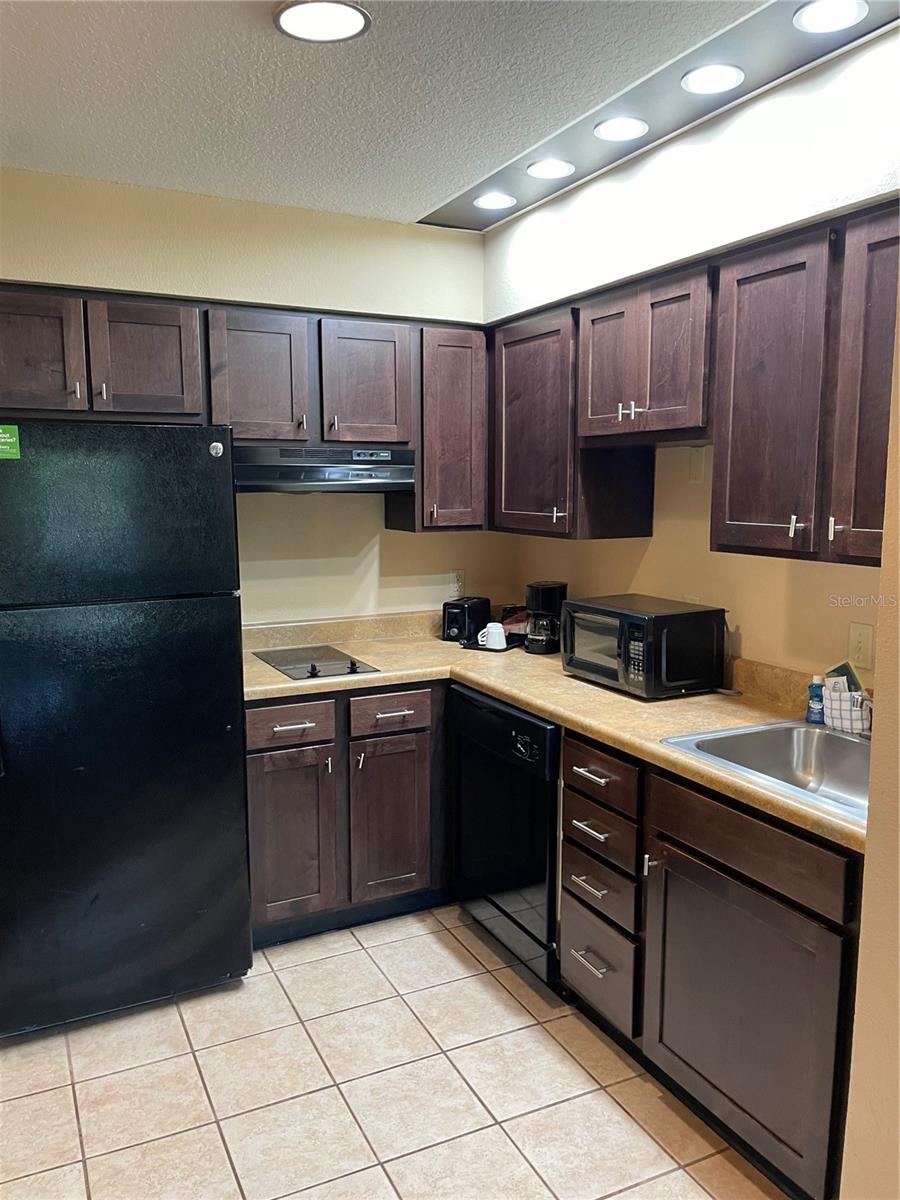 8303 RESIDENCE - Residential