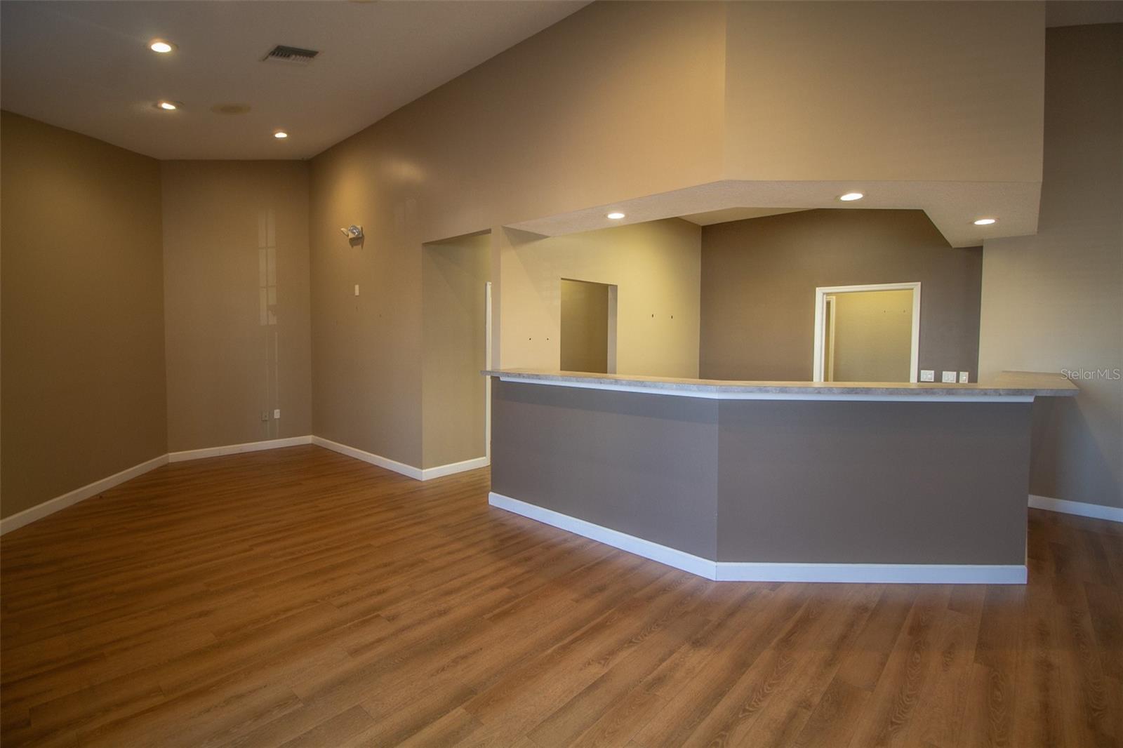 PROFESSIONAL CENTER 970 - Commercial Lease