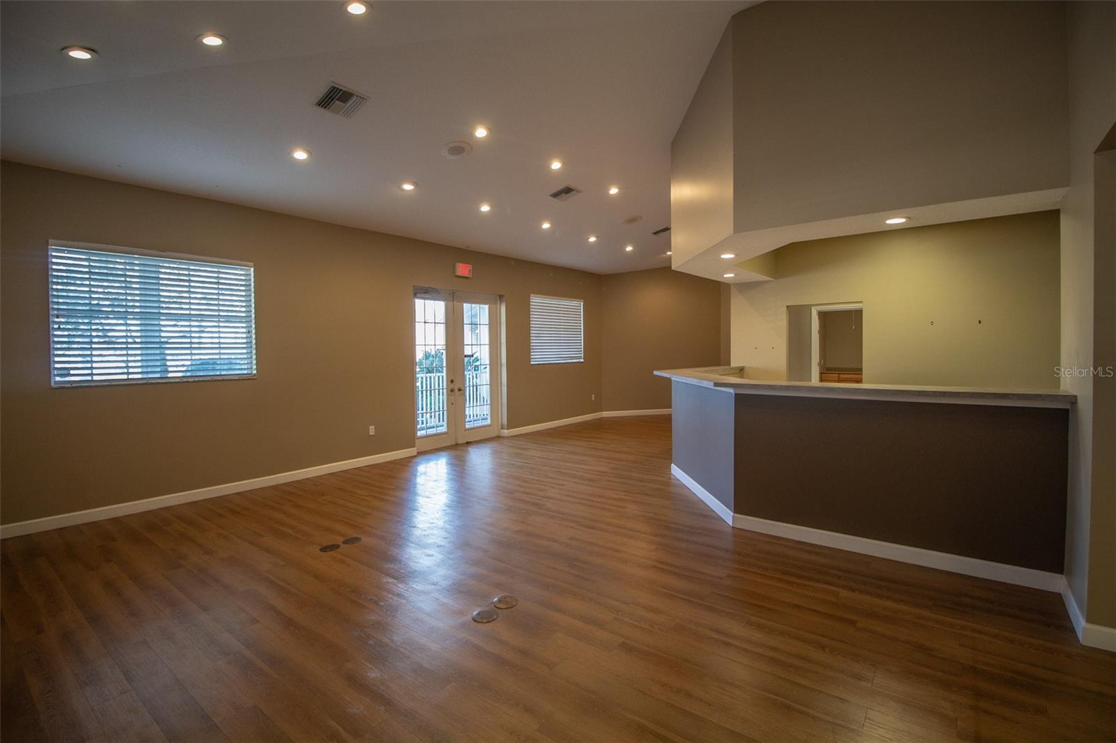 PROFESSIONAL CENTER 970 - Commercial Lease