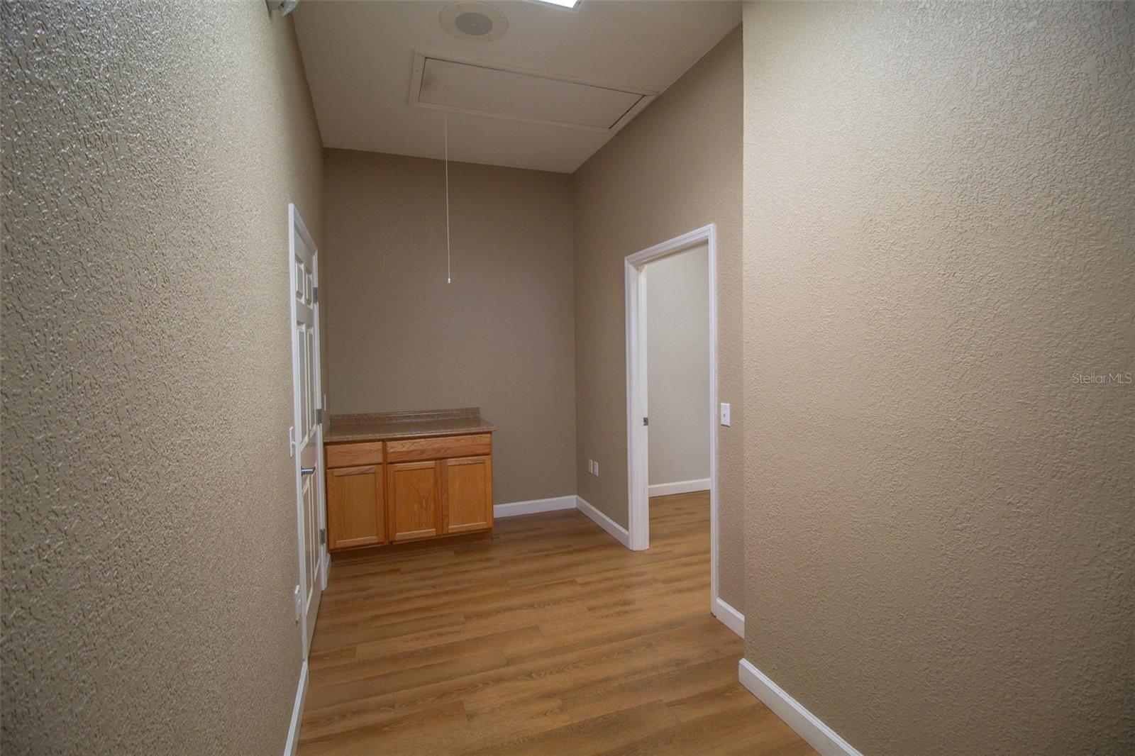 PROFESSIONAL CENTER 970 - Commercial Lease