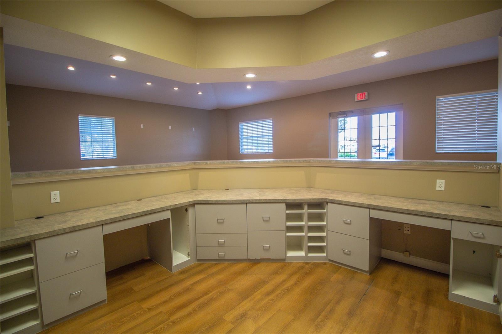 PROFESSIONAL CENTER 970 - Commercial Lease