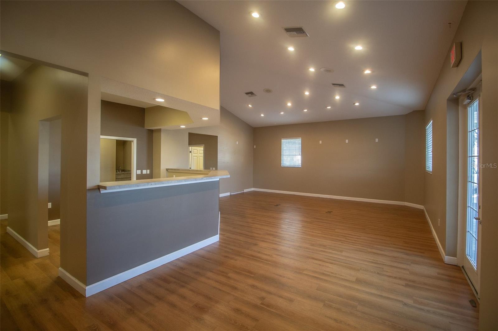 PROFESSIONAL CENTER 970 - Commercial Lease