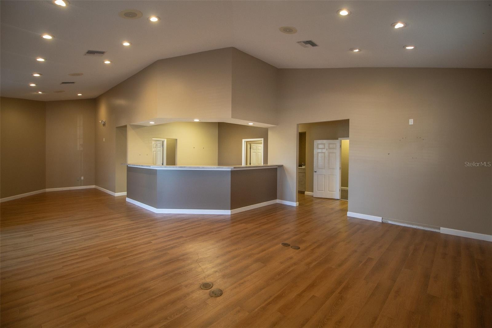 PROFESSIONAL CENTER 970 - Commercial Lease