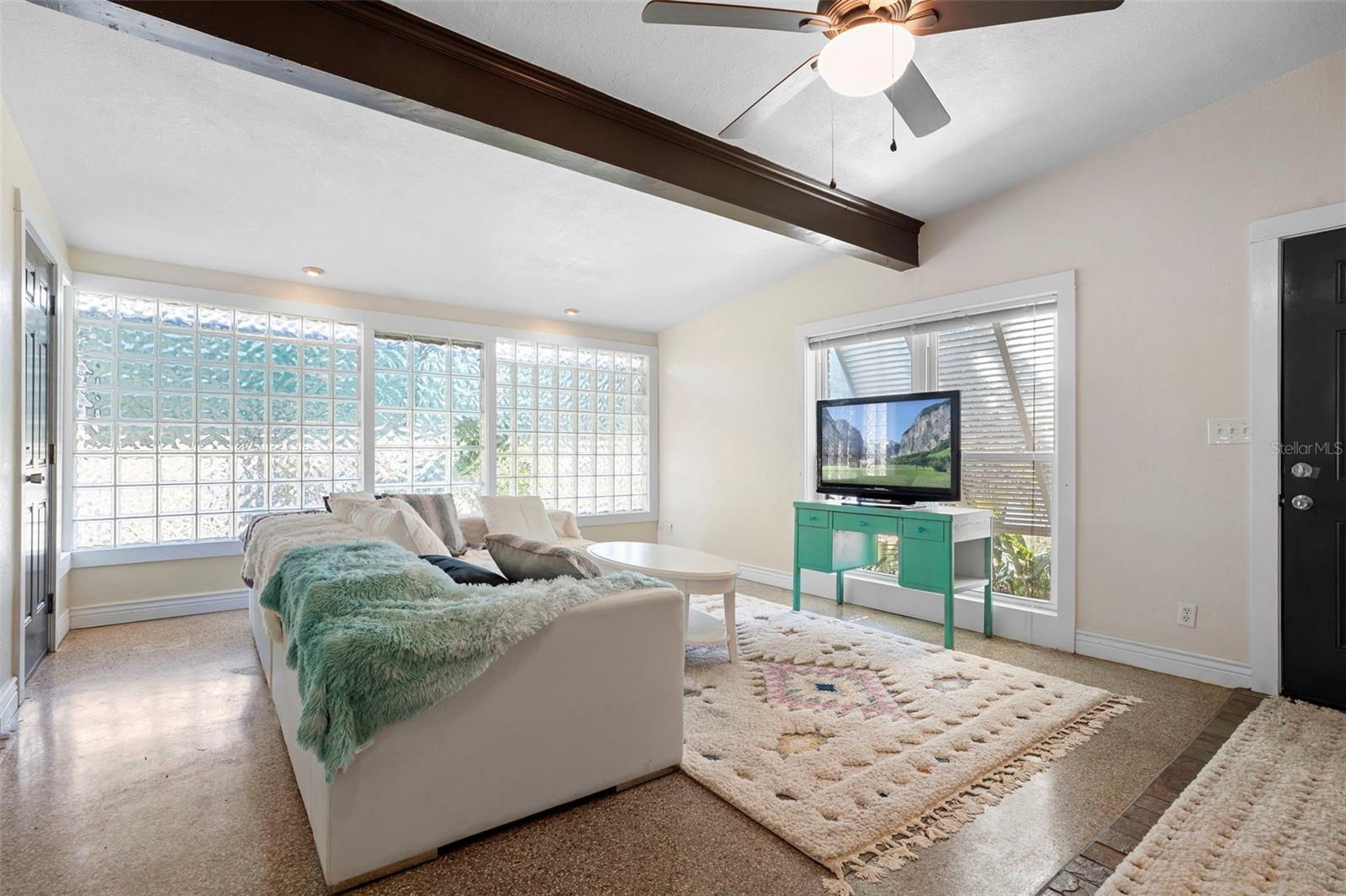 VALENCIA VILLAS - Residential