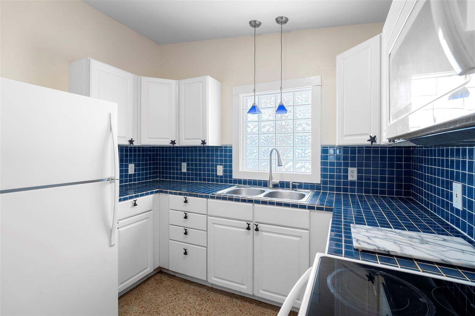 VALENCIA VILLAS - Residential