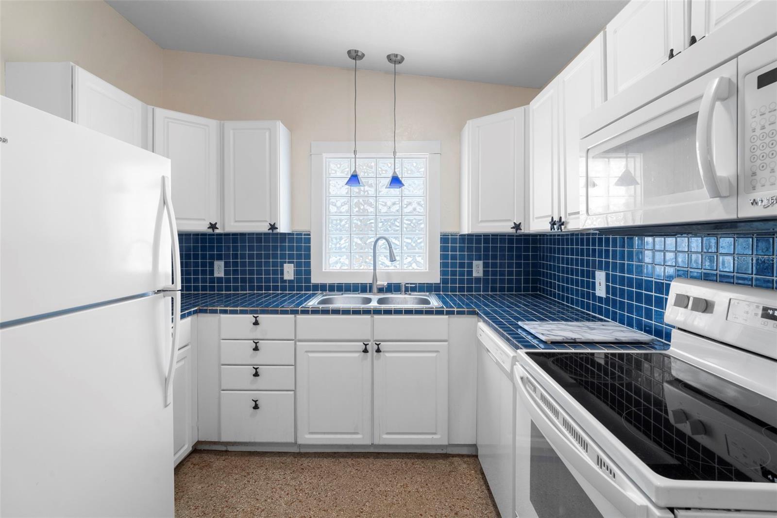 VALENCIA VILLAS - Residential