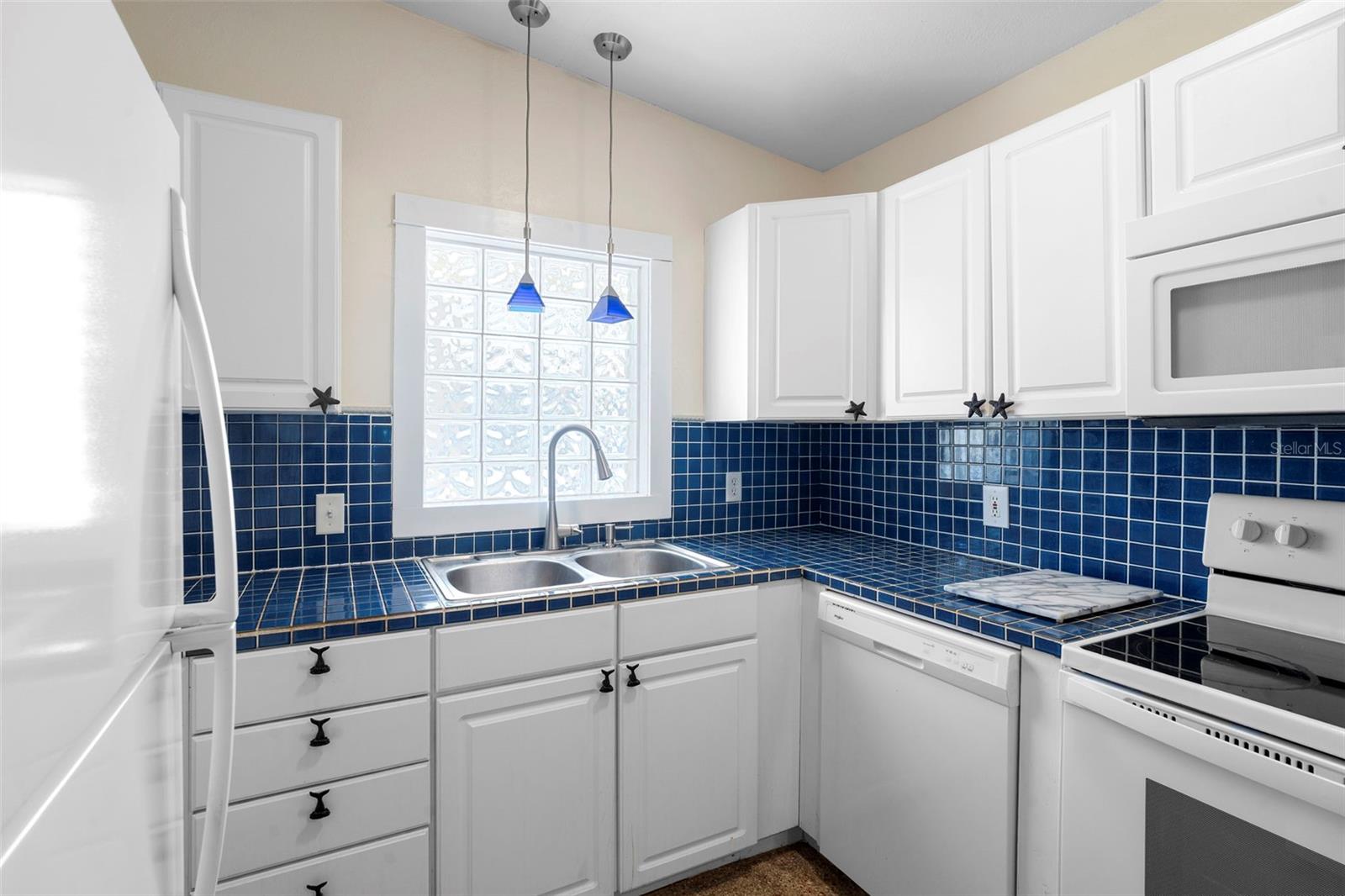 VALENCIA VILLAS - Residential