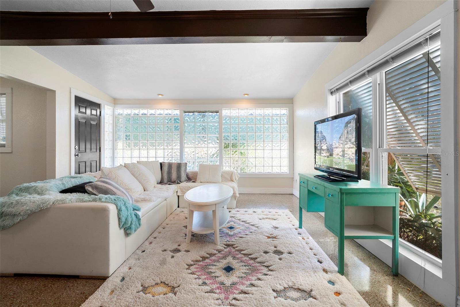 VALENCIA VILLAS - Residential