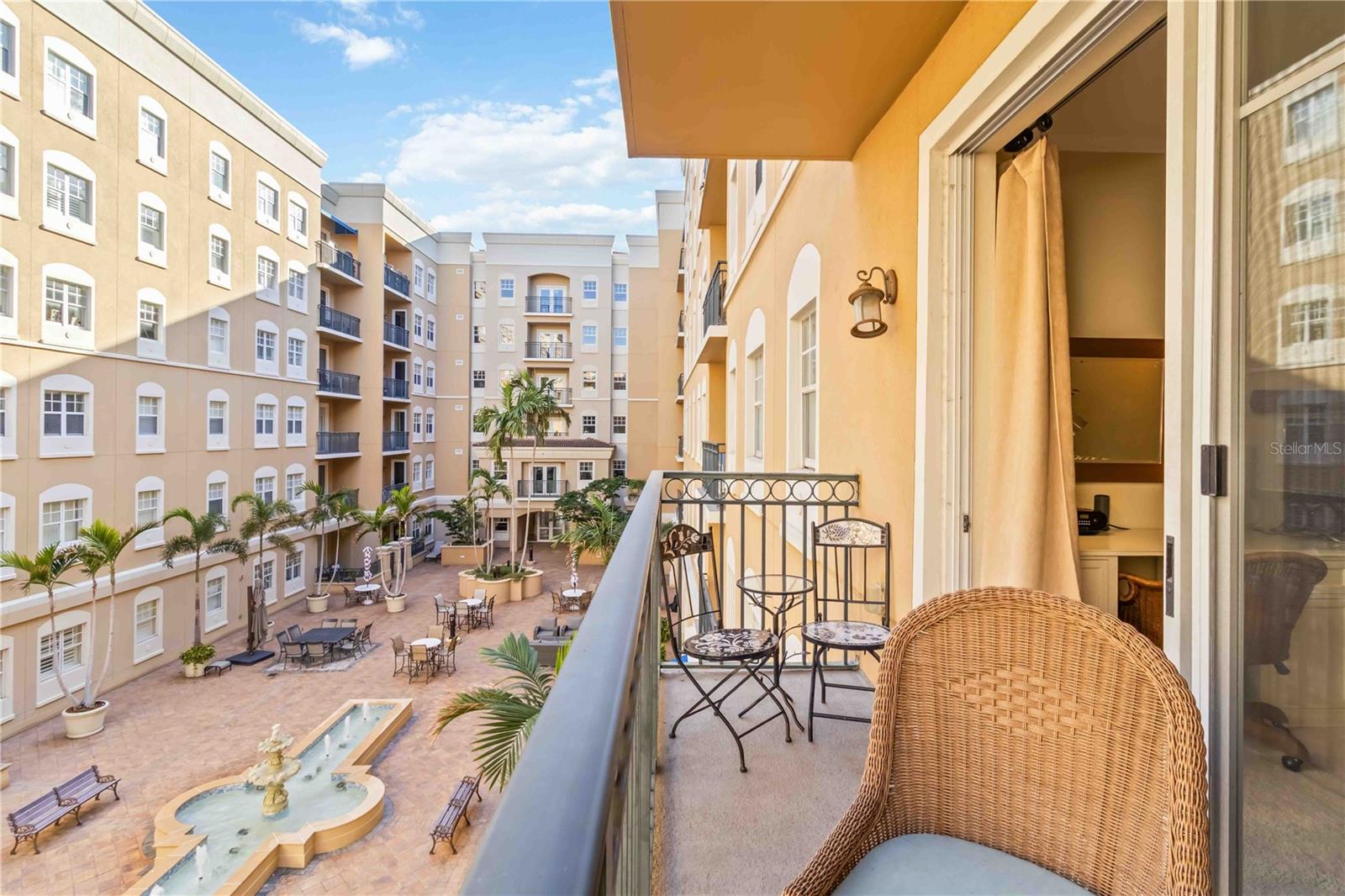 BROADWAY PROMENADE - Residential