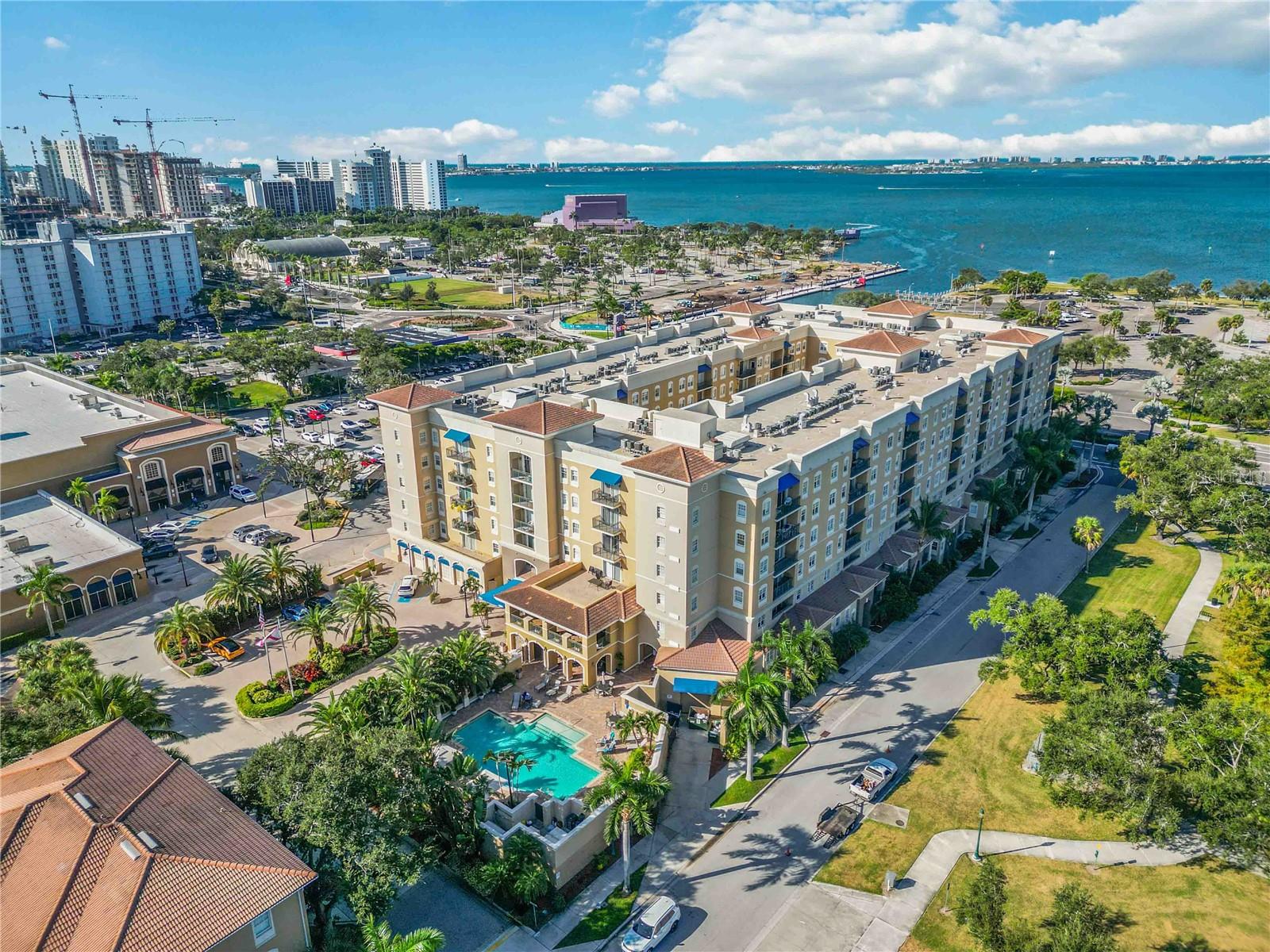 BROADWAY PROMENADE - Residential