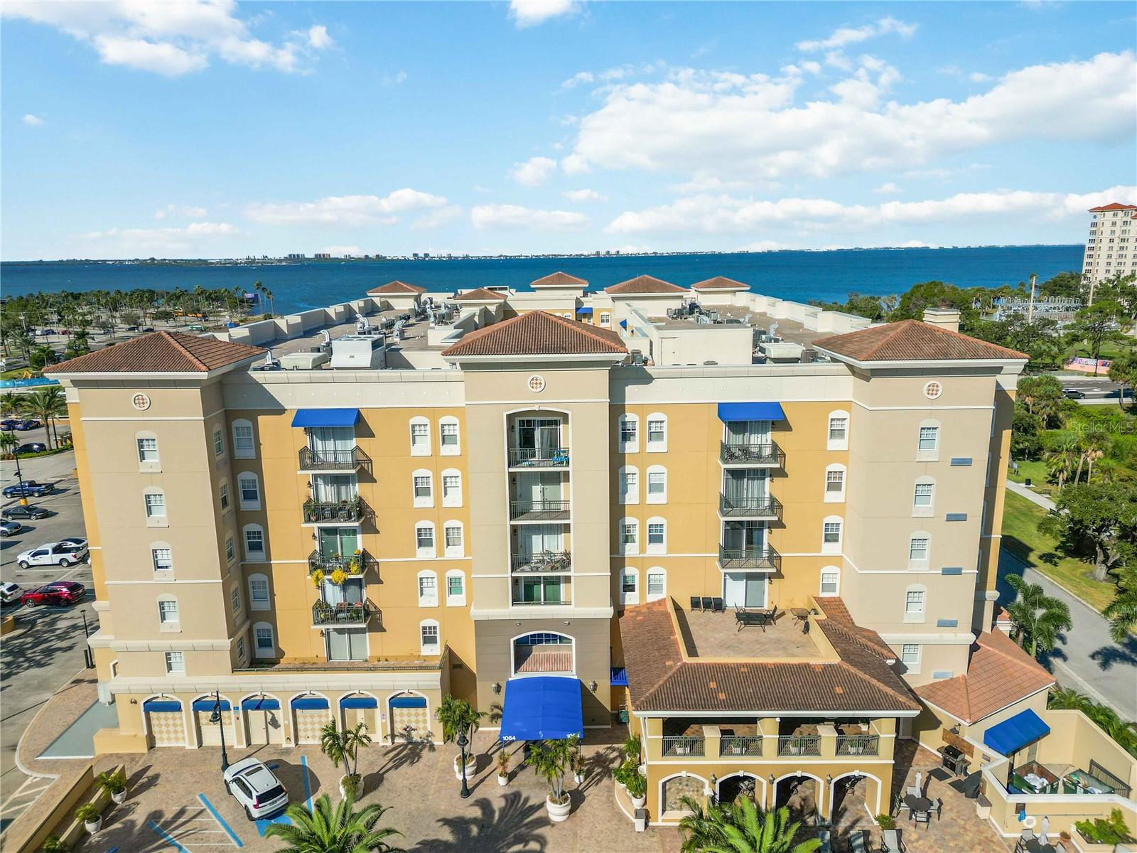 BROADWAY PROMENADE - Residential