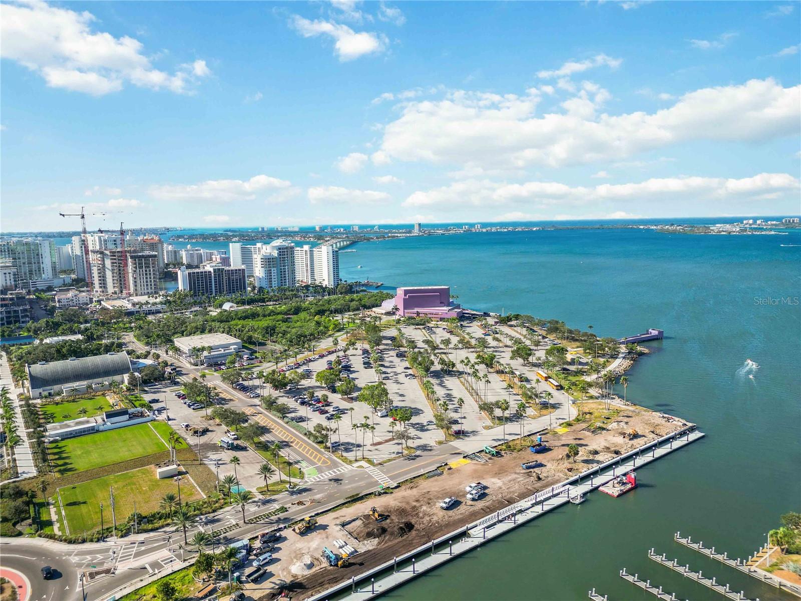 BROADWAY PROMENADE - Residential