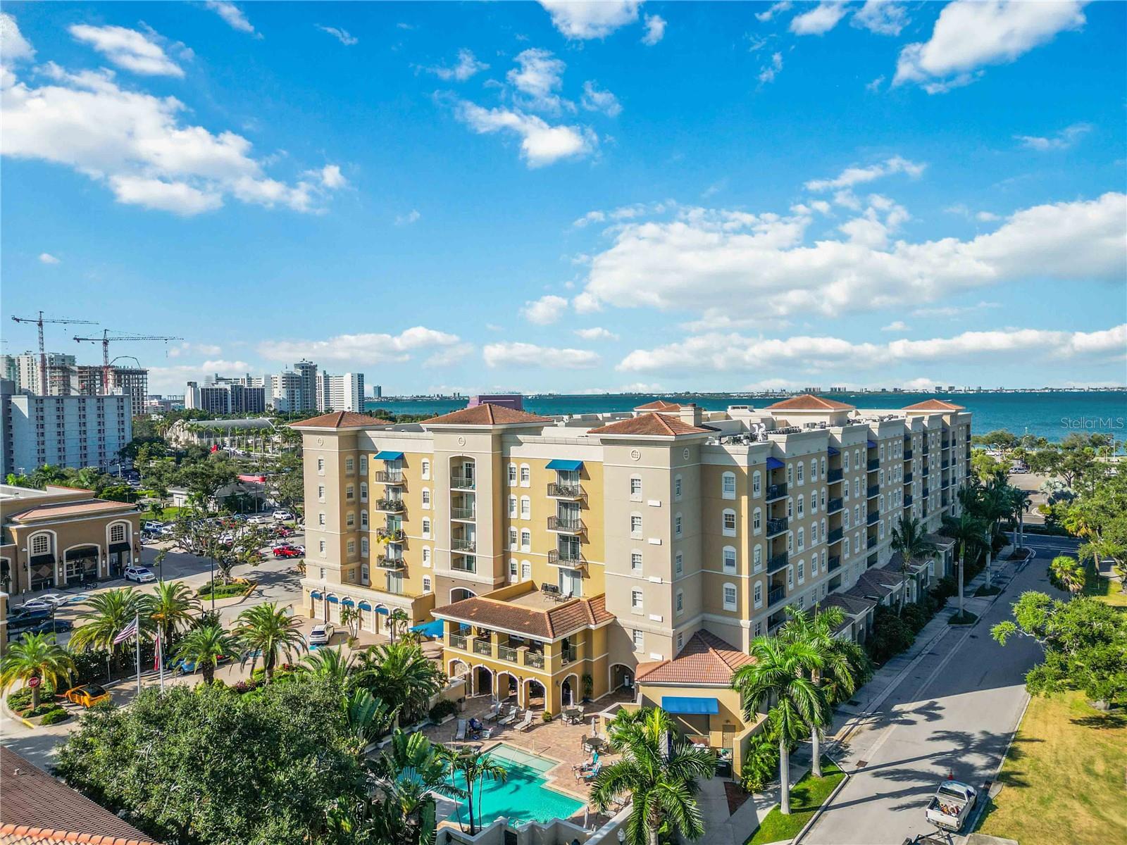 BROADWAY PROMENADE - Residential