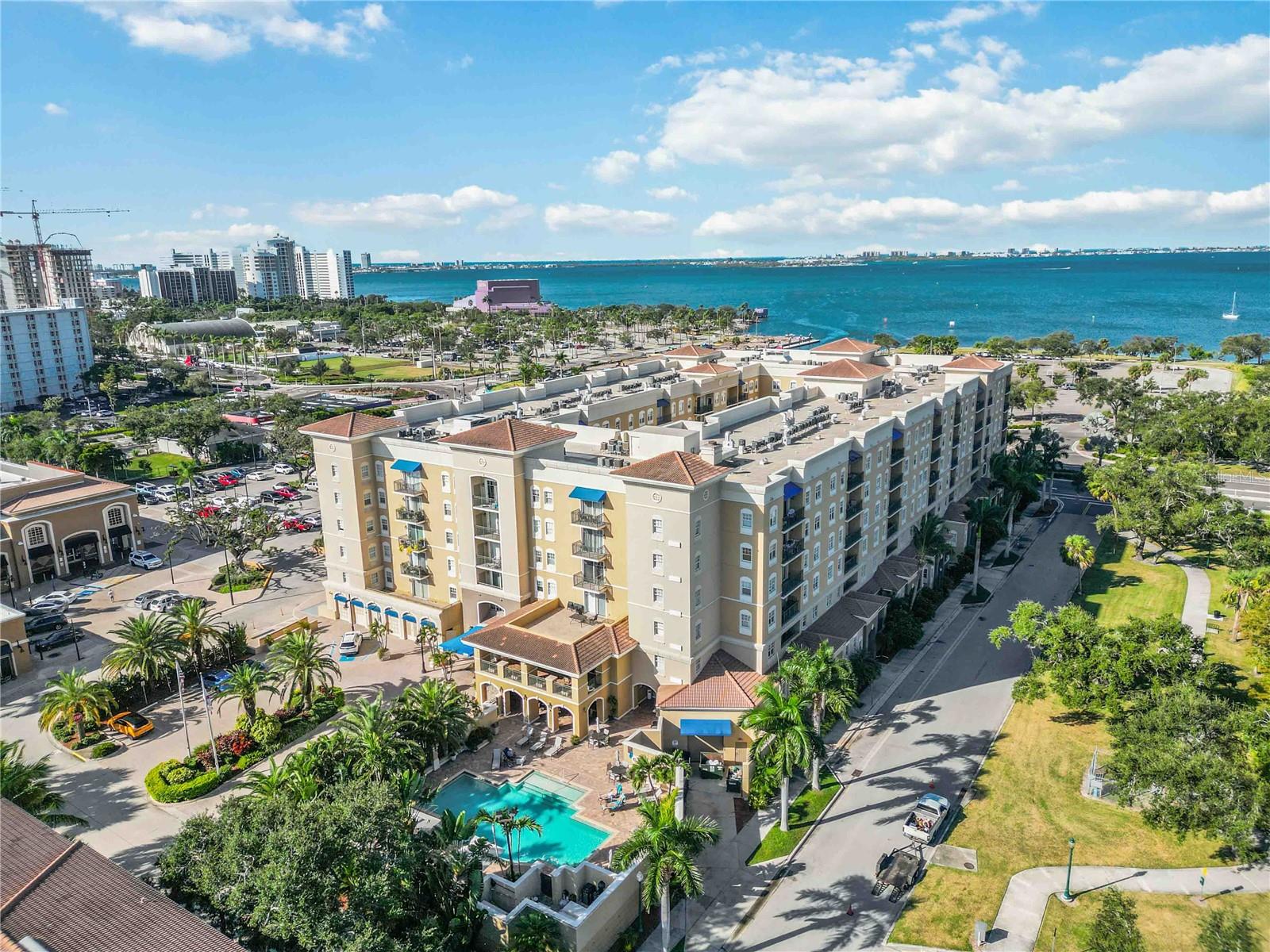 BROADWAY PROMENADE - Residential