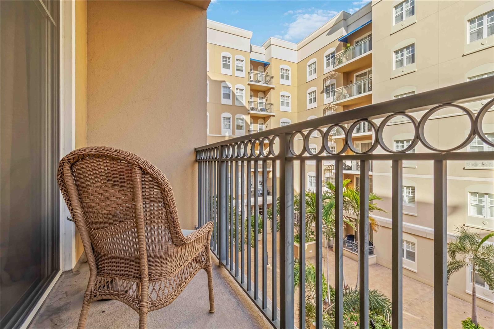 BROADWAY PROMENADE - Residential