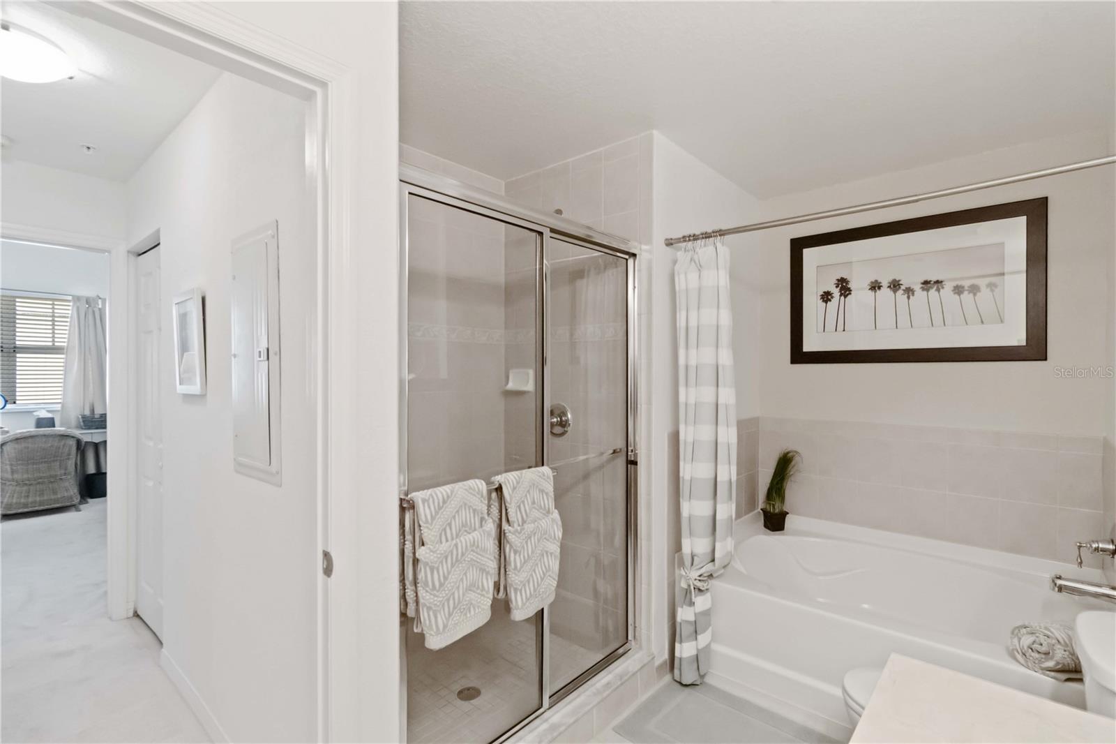 BROADWAY PROMENADE - Residential