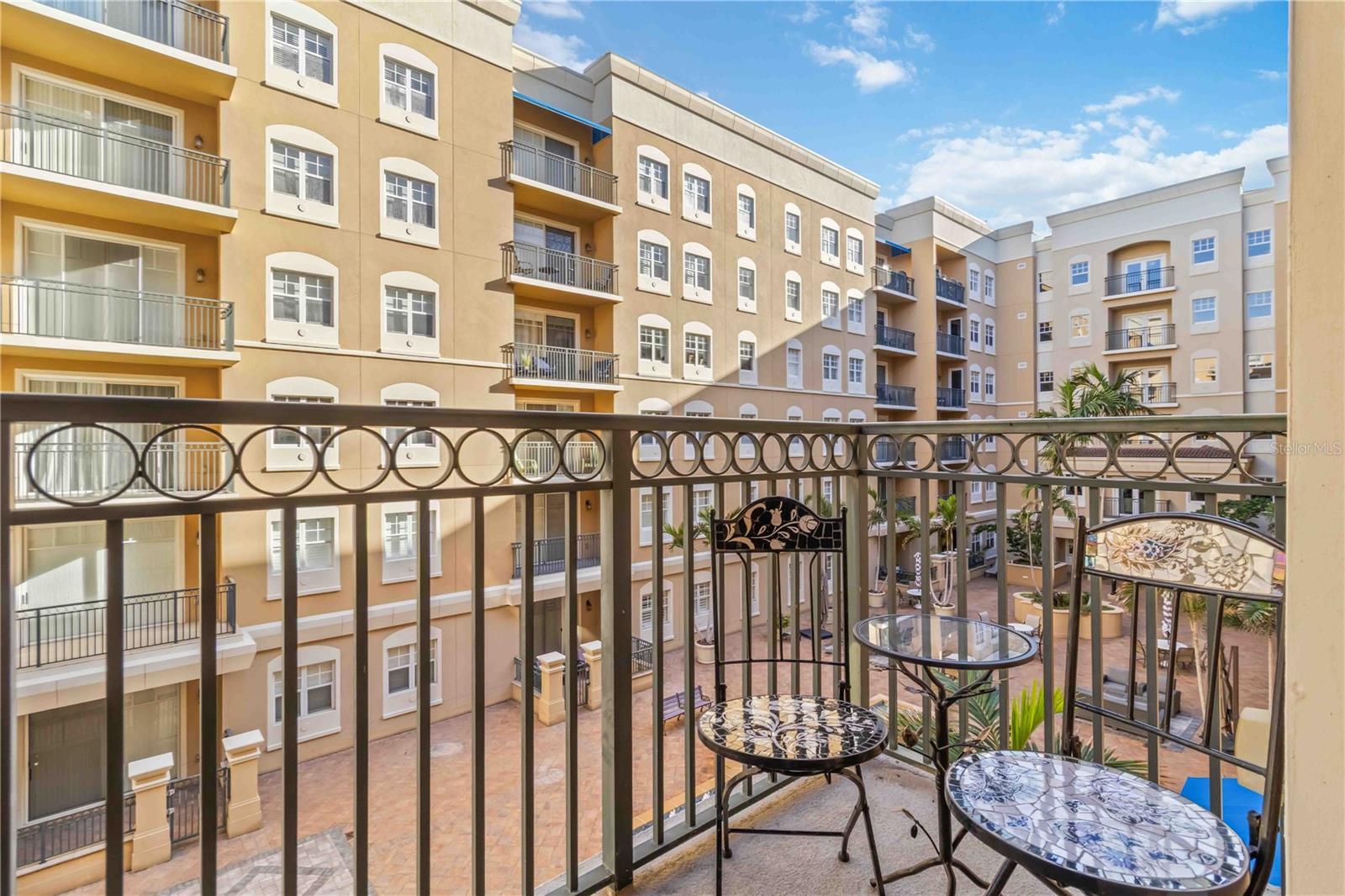 BROADWAY PROMENADE - Residential