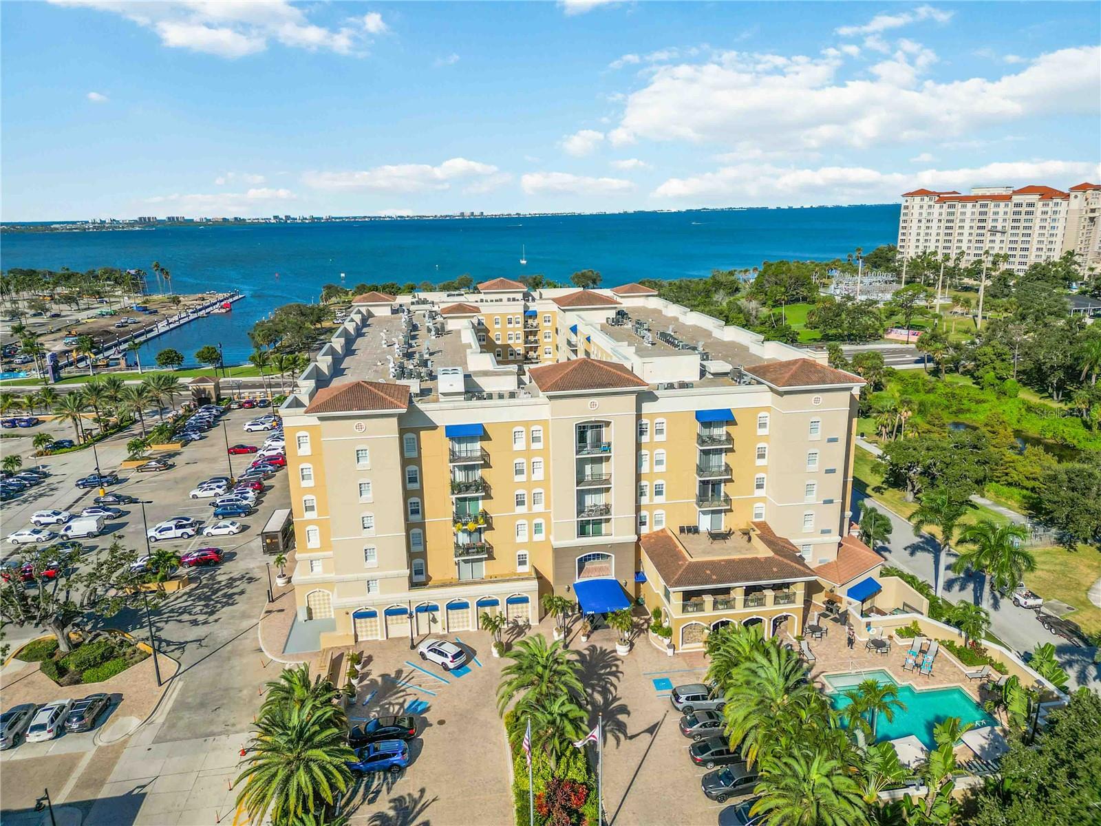 BROADWAY PROMENADE - Residential