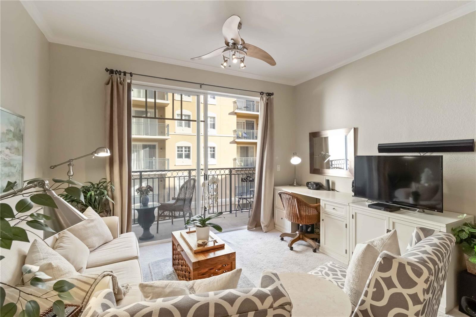 BROADWAY PROMENADE - Residential