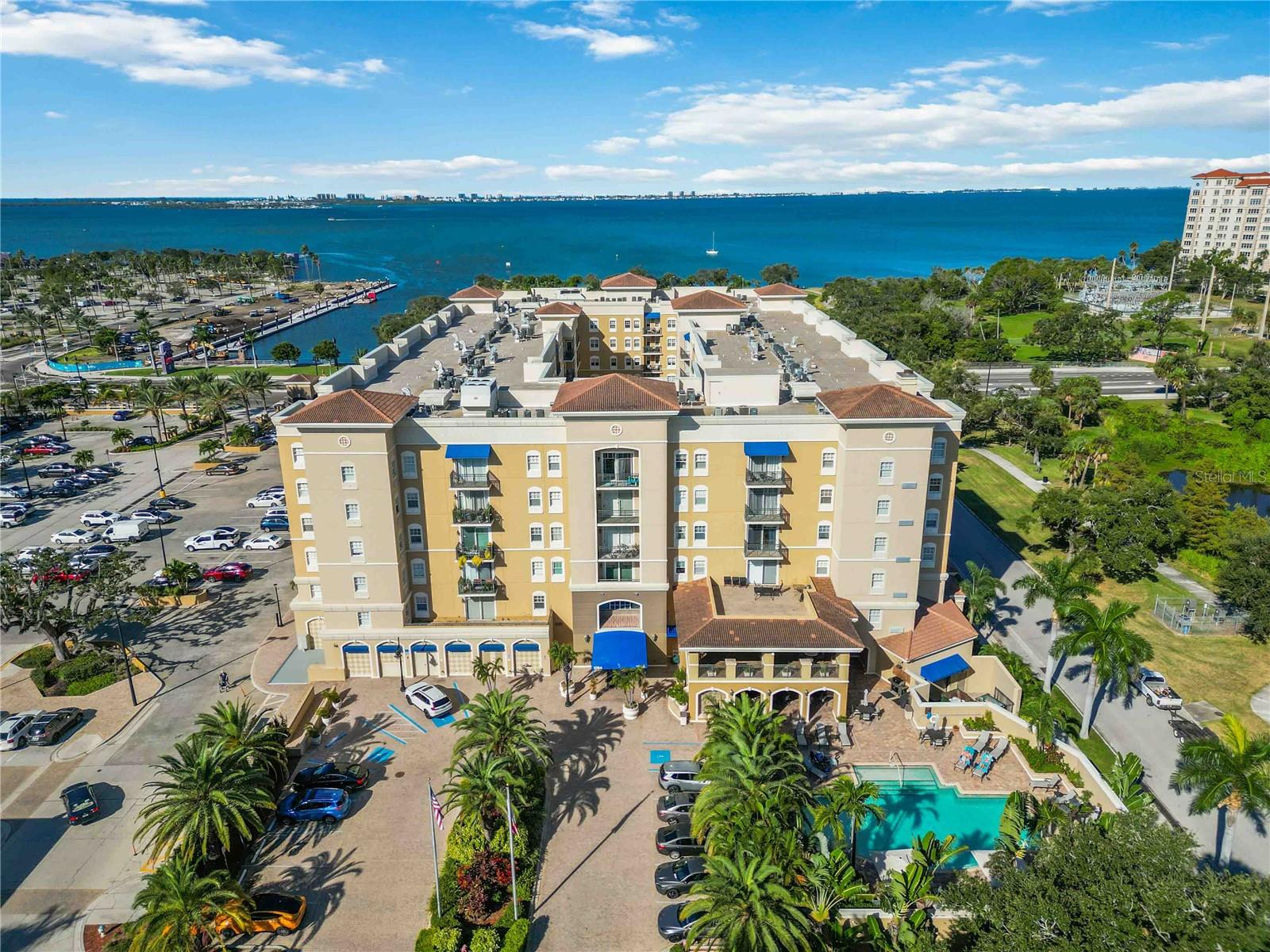 BROADWAY PROMENADE - Residential