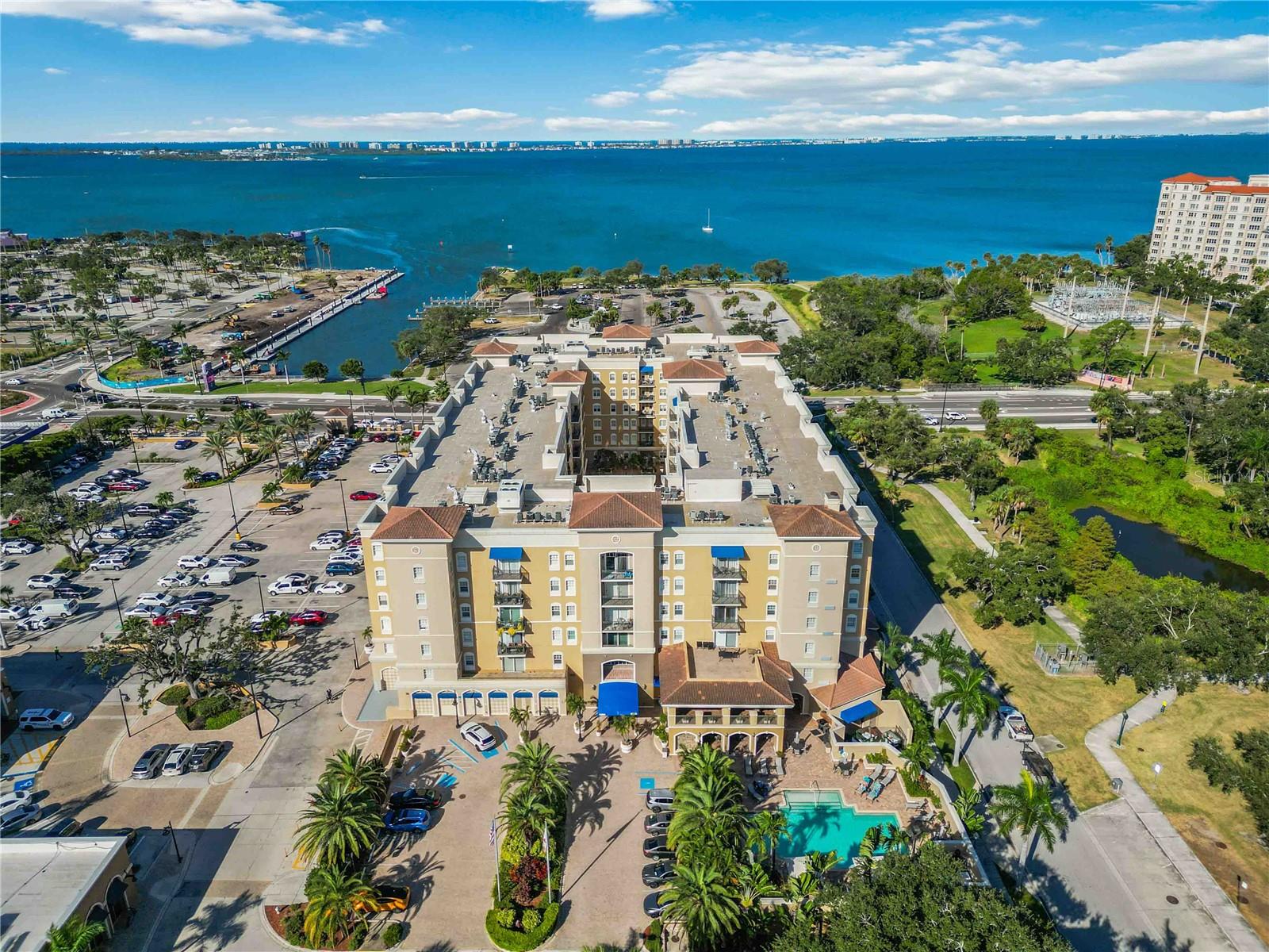 BROADWAY PROMENADE - Residential