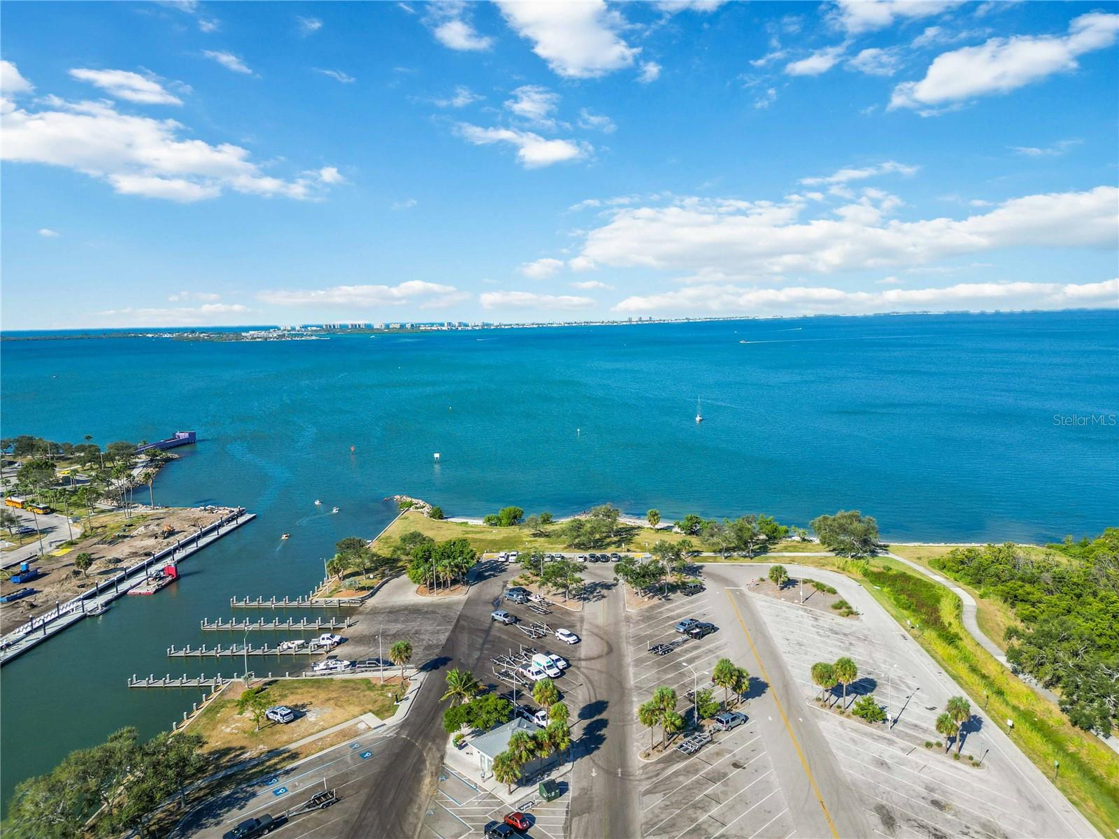 BROADWAY PROMENADE - Residential
