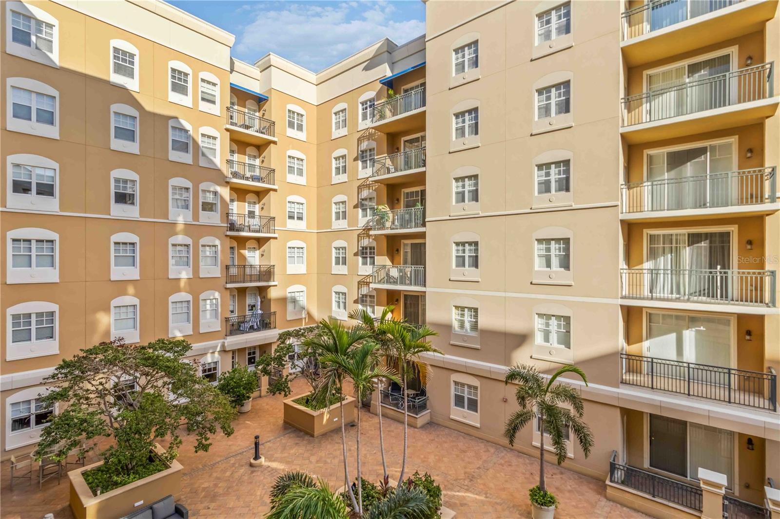 BROADWAY PROMENADE - Residential